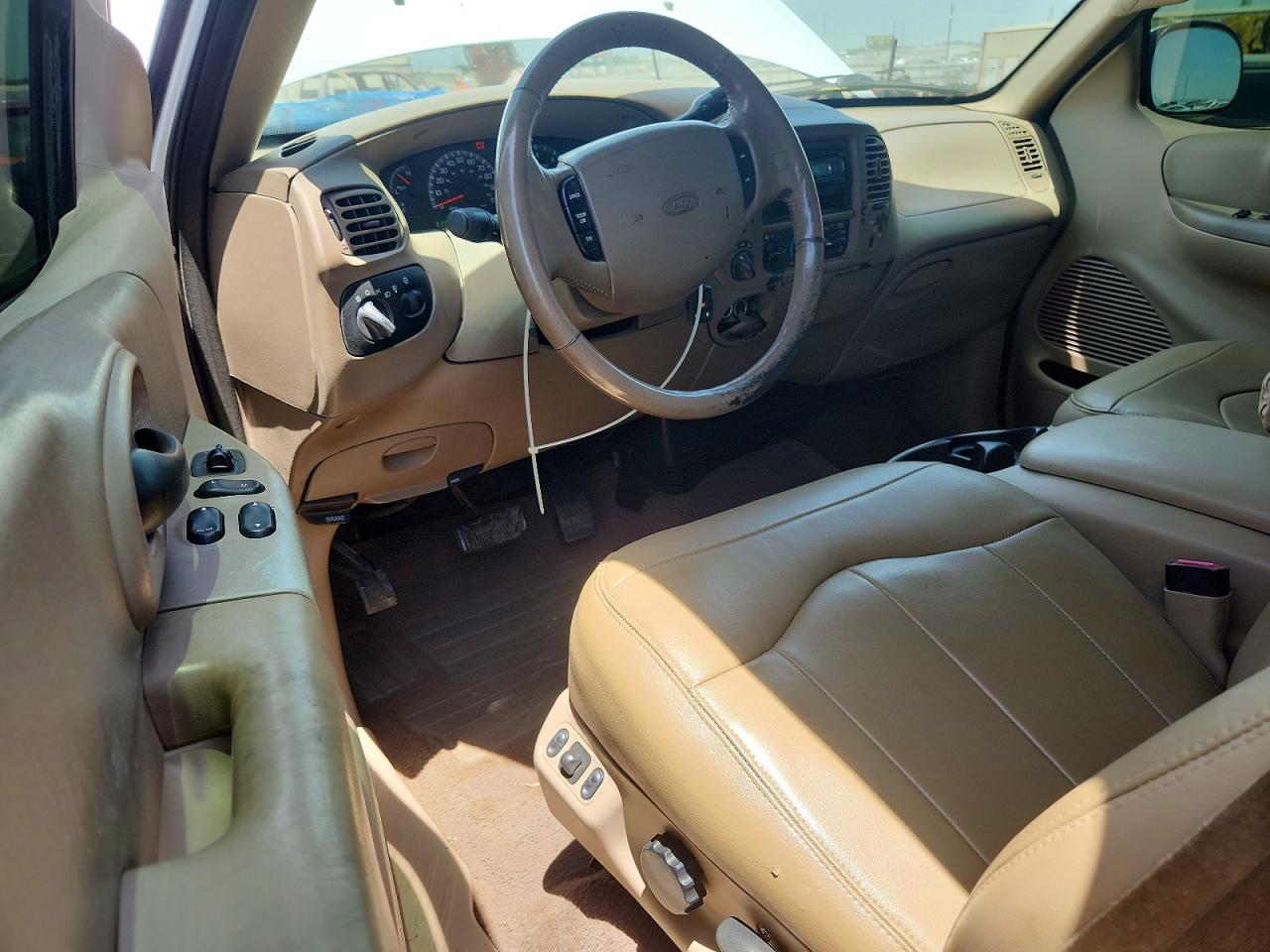 2000 Ford F150 White vin: 1FTRX18L9YKA12056