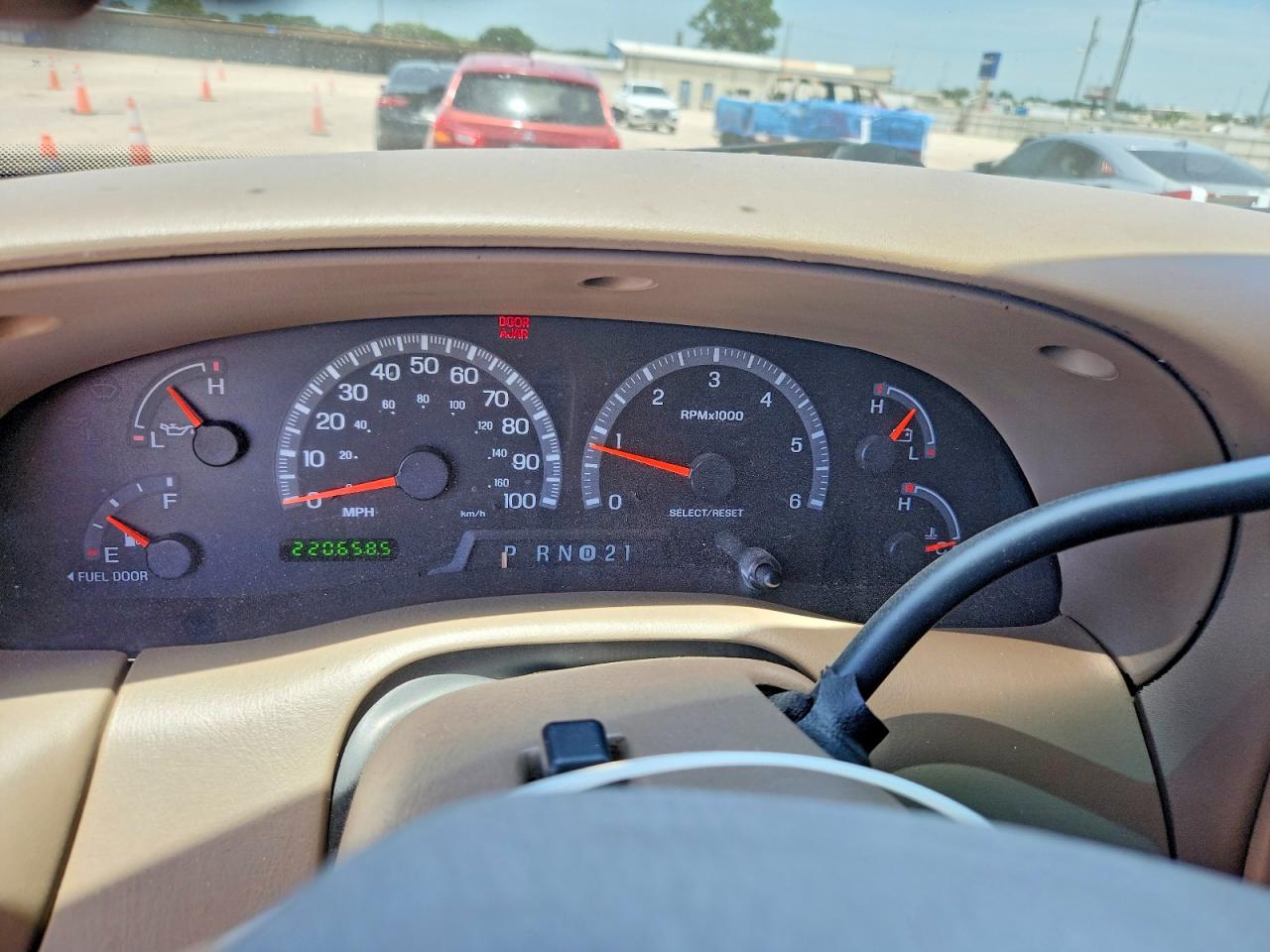 2000 Ford F150 White vin: 1FTRX18L9YKA12056