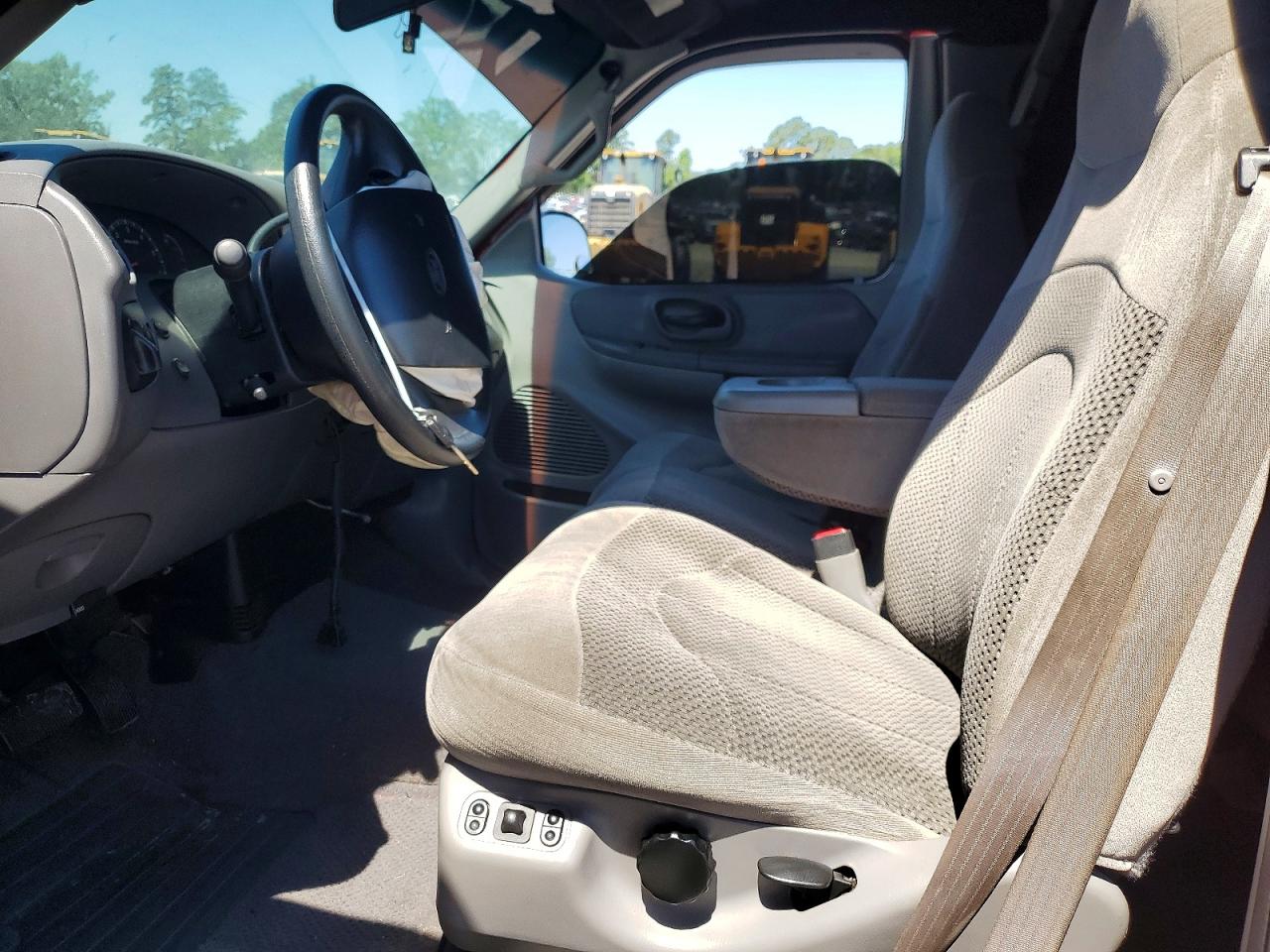 2000 Ford F150 Red vin: 1FTRX18L9YNC01806