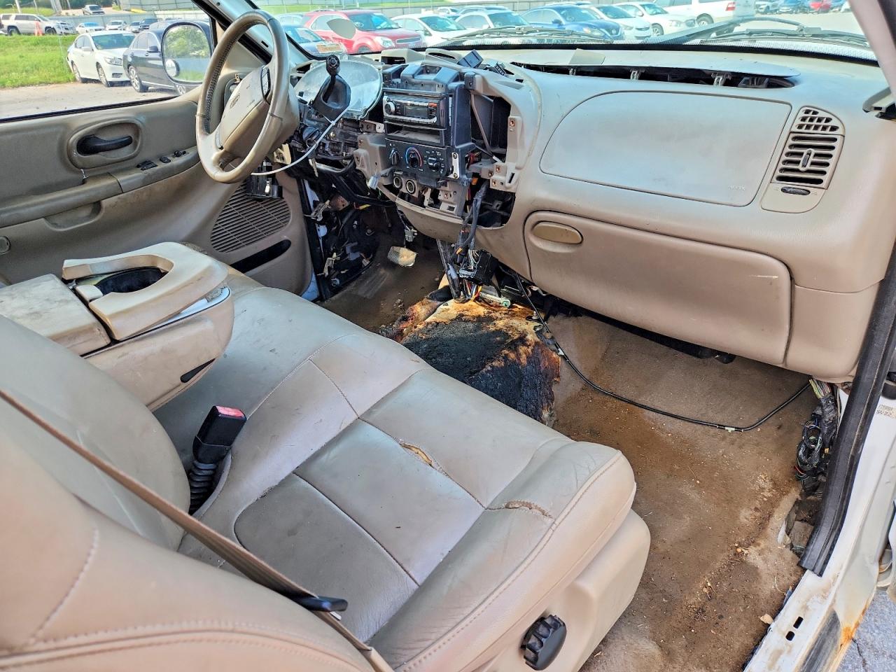 2001 Ford F150 Белый vin: 1FTRX18LX1KB43938