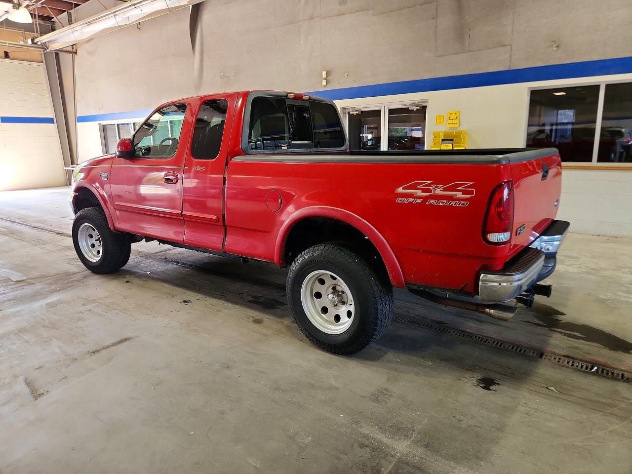 2000 Ford F150 Red vin: 1FTRX18LXYNB64037