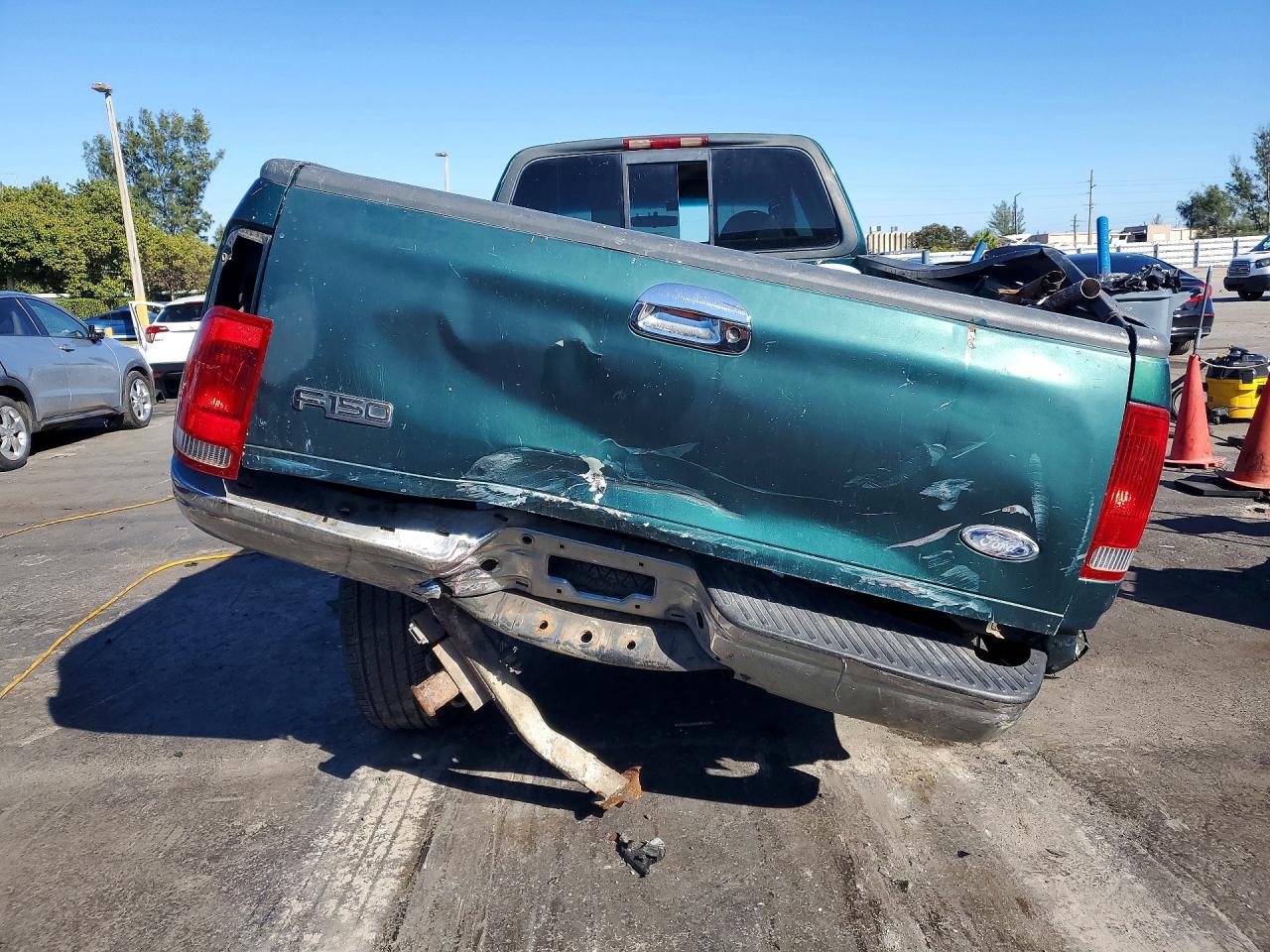 2000 Ford F150 Green vin: 1FTRX18LXYNC03208