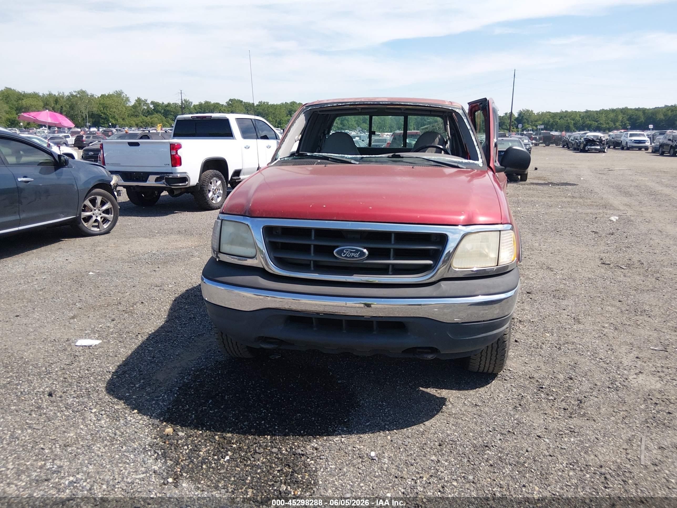 2000 Ford F150   Red vin: 1FTRX18W0YNC13370