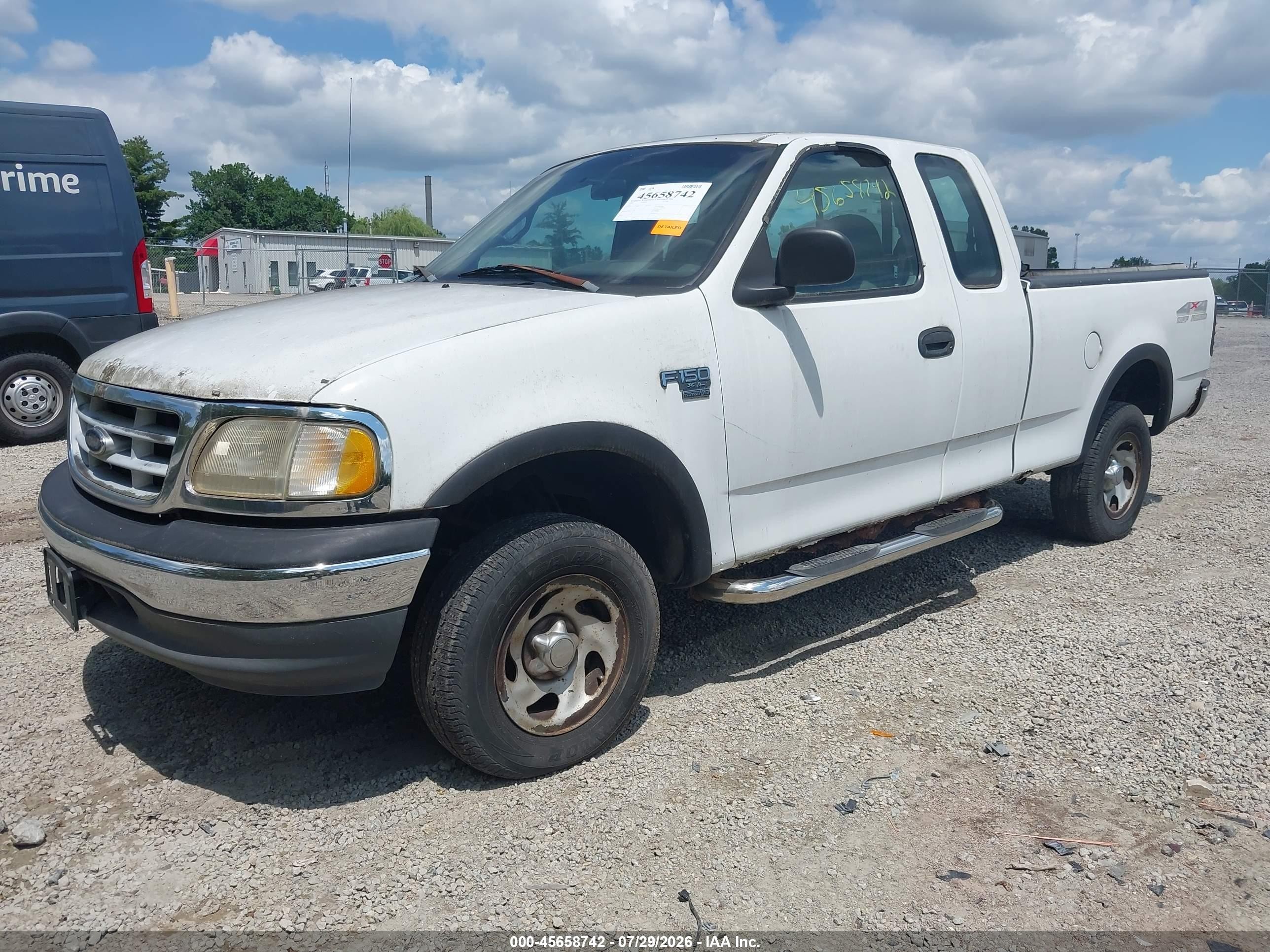 1999 Ford F150   White vin: 1FTRX18W3XNB07252