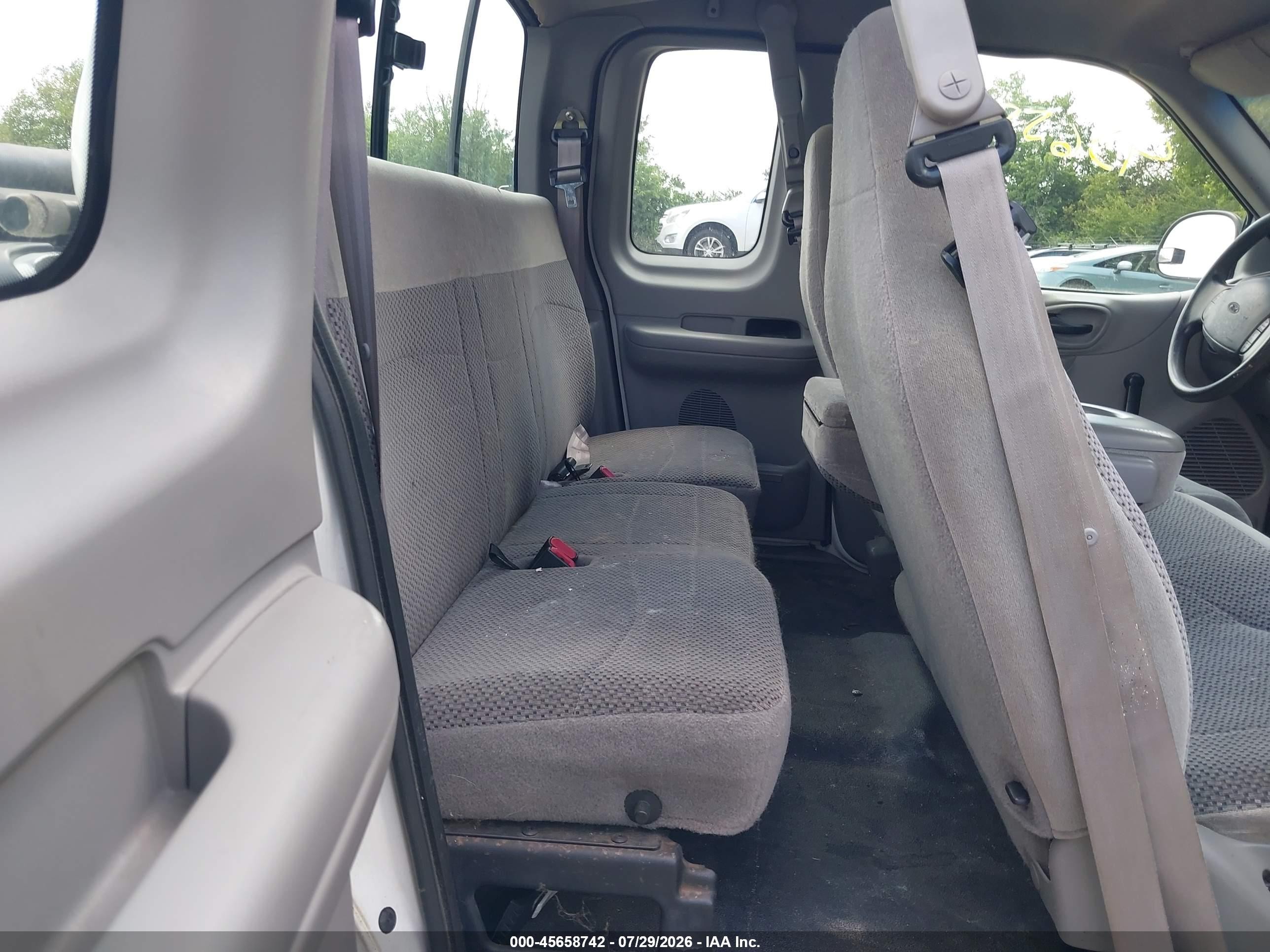 1999 Ford F150   White vin: 1FTRX18W3XNB07252
