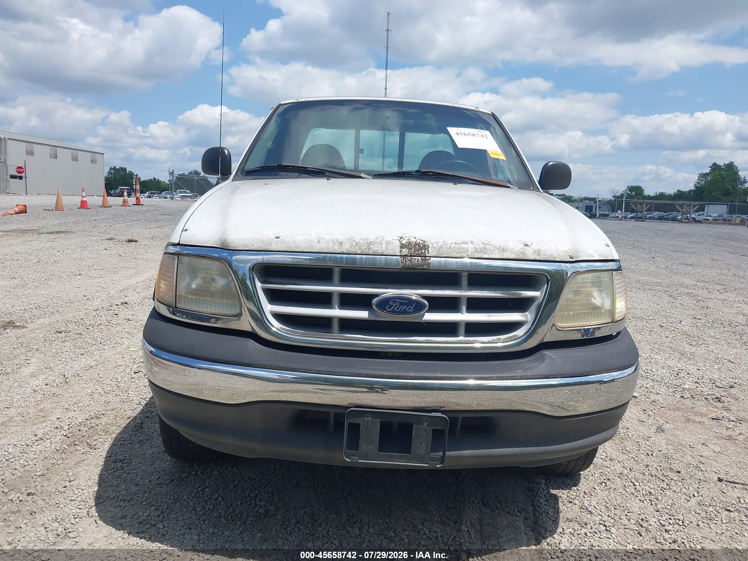 1999 Ford F150   White vin: 1FTRX18W3XNB07252