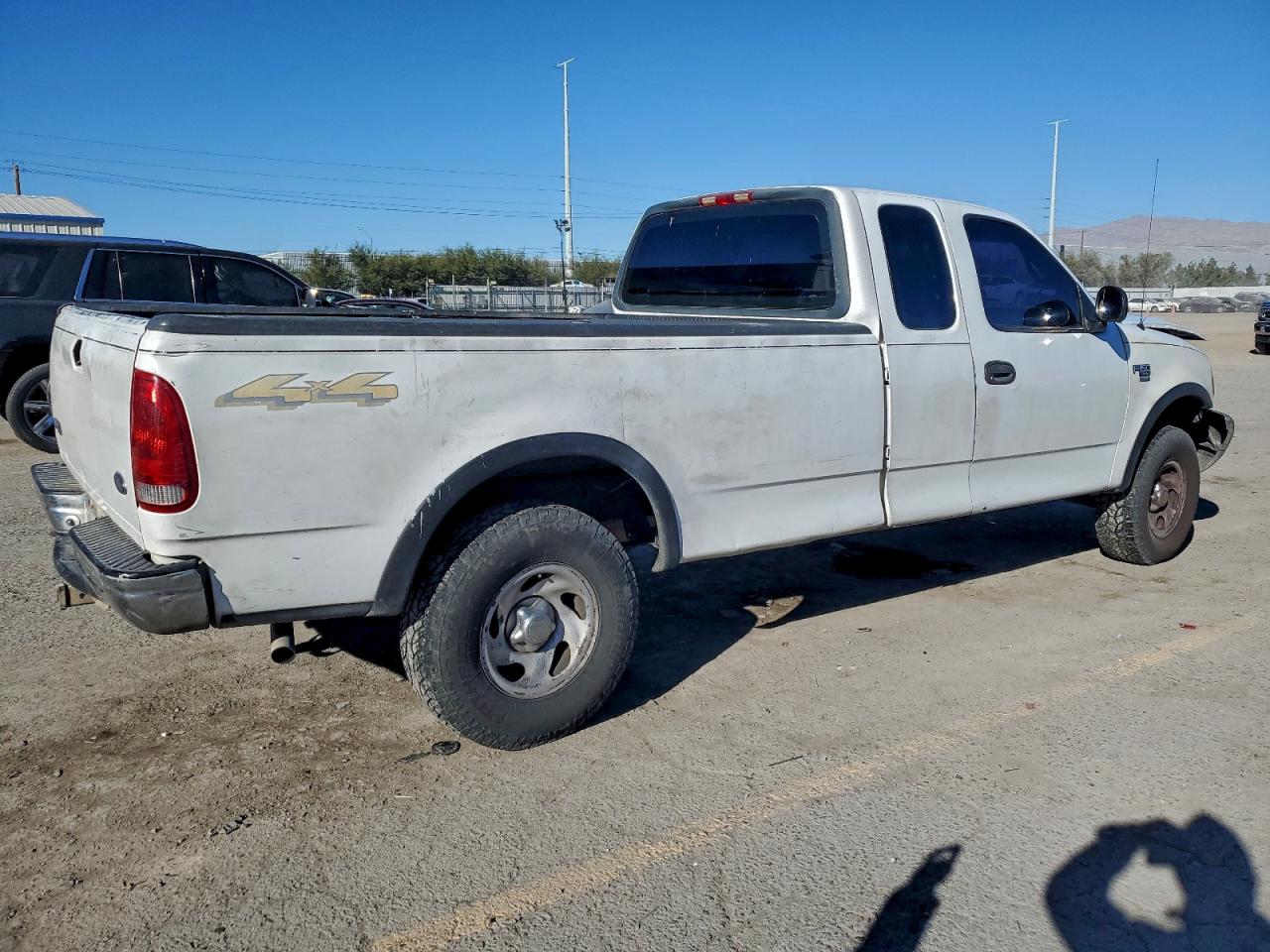 2000 Ford F150 White vin: 1FTRX18W4YNB17399