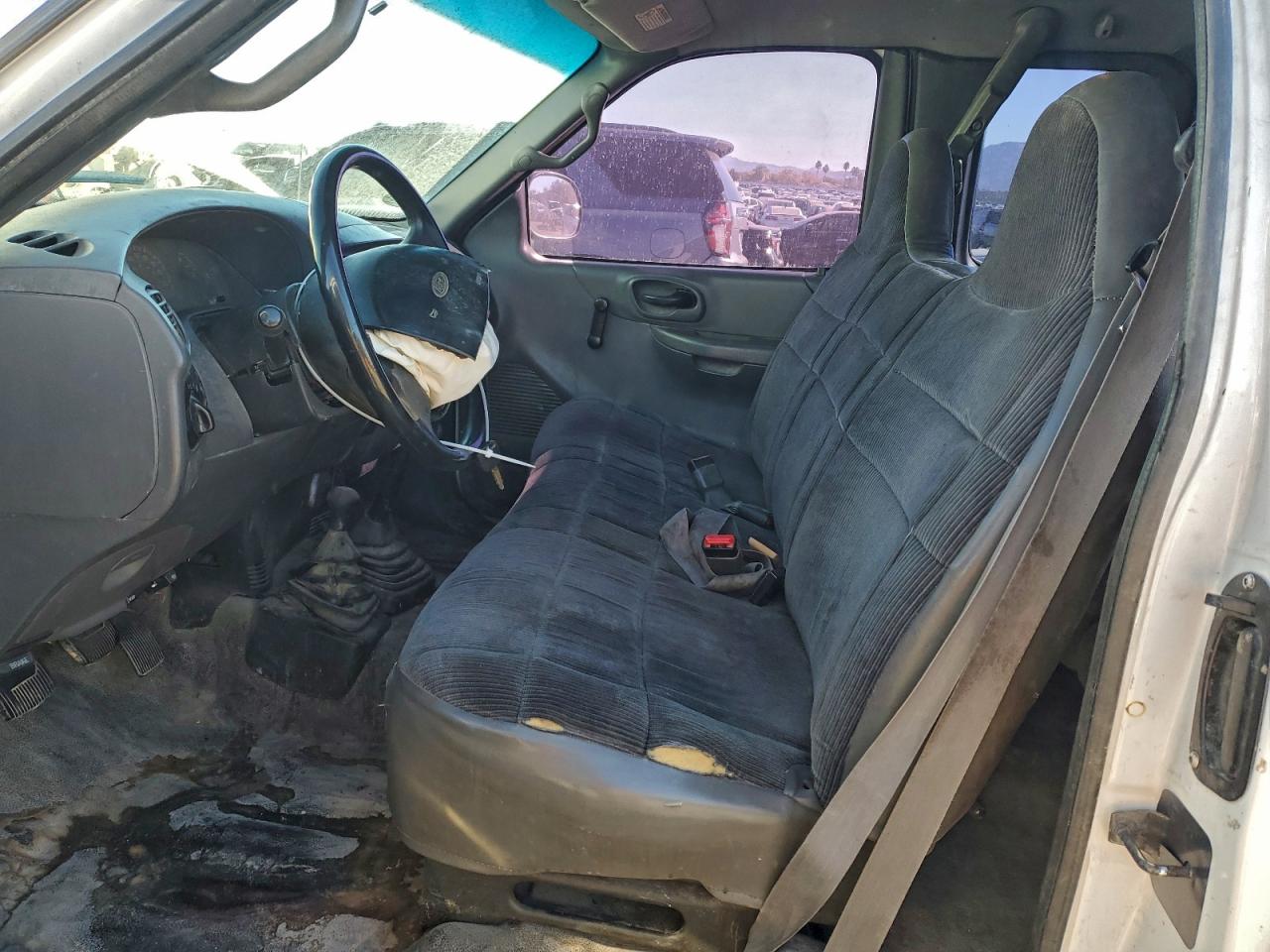 2000 Ford F150 White vin: 1FTRX18W4YNB17399
