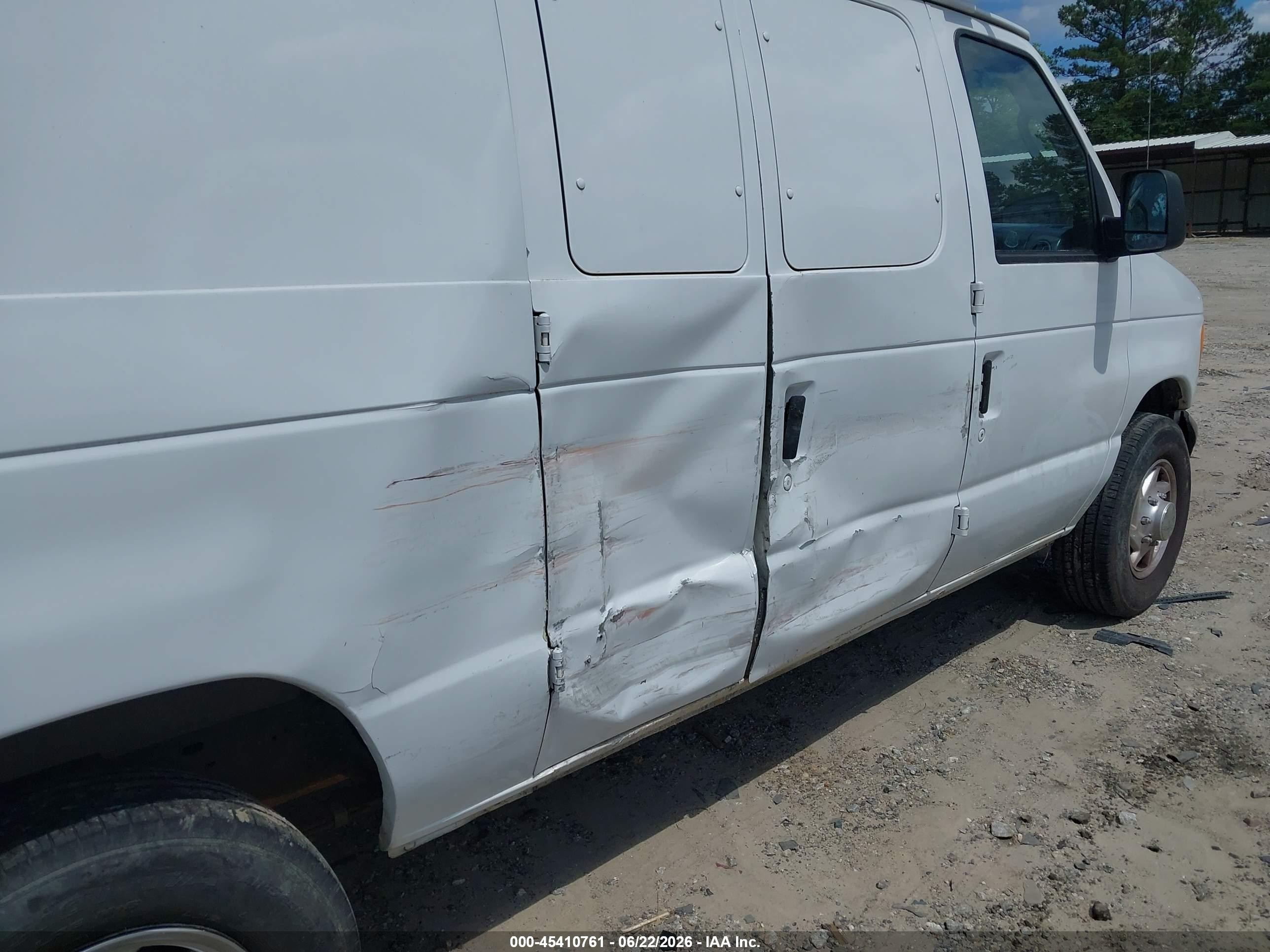 2003 Ford E-350 Super Duty Commercial/recreational White vin: 1FTSE34L03HB19611