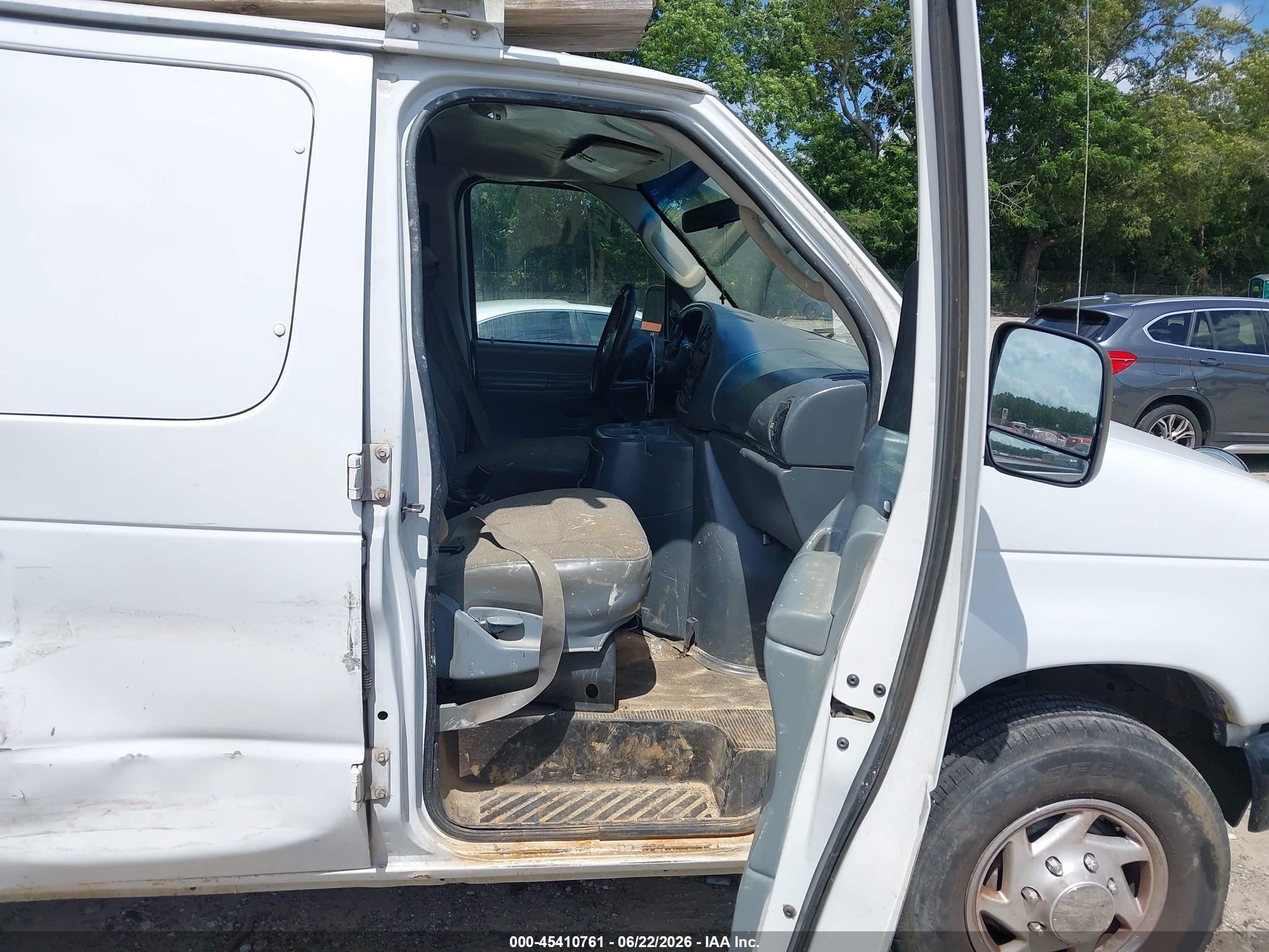 2003 Ford E-350 Super Duty Commercial/recreational White vin: 1FTSE34L03HB19611