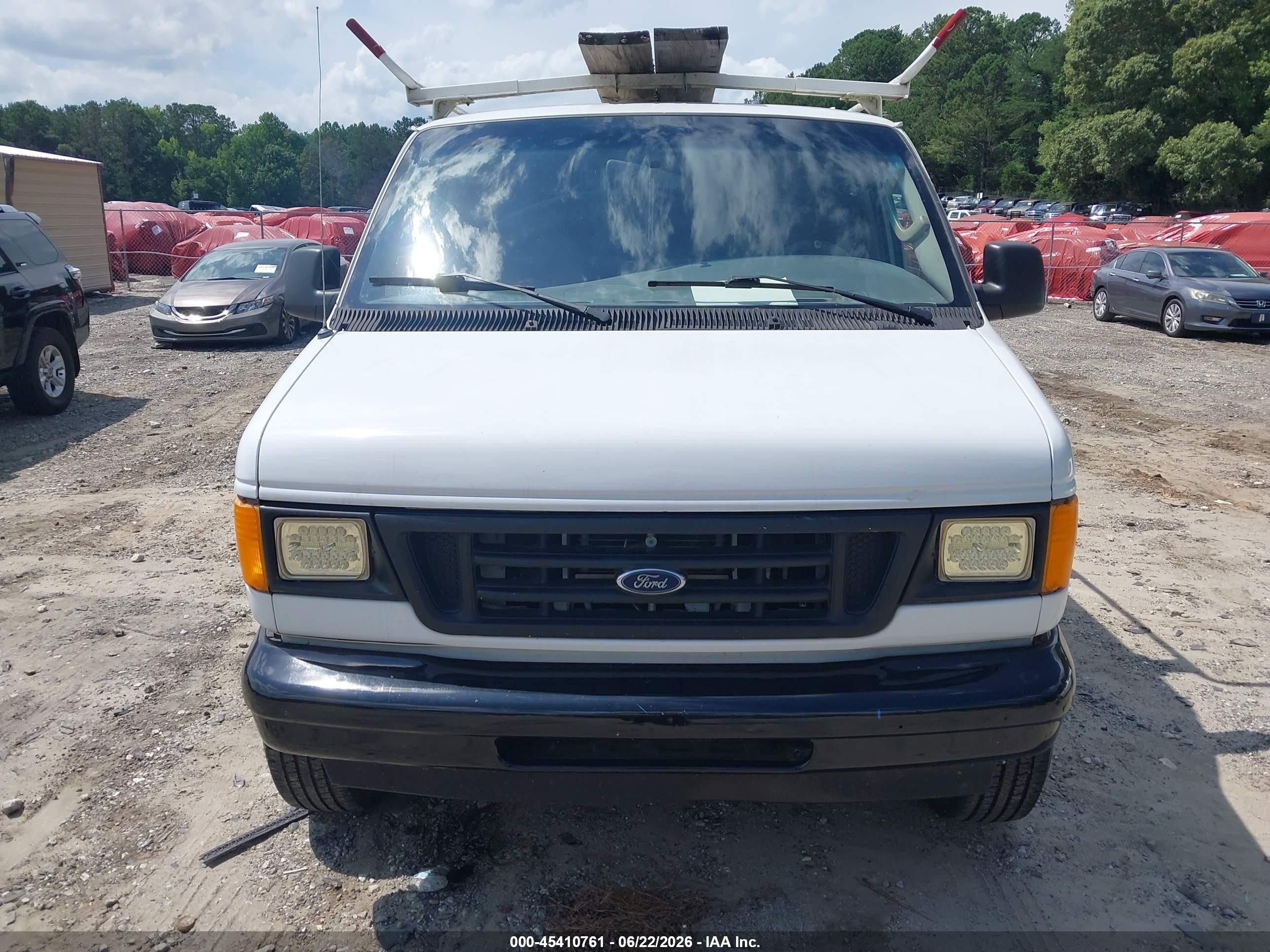 2003 Ford E-350 Super Duty Commercial/recreational White vin: 1FTSE34L03HB19611