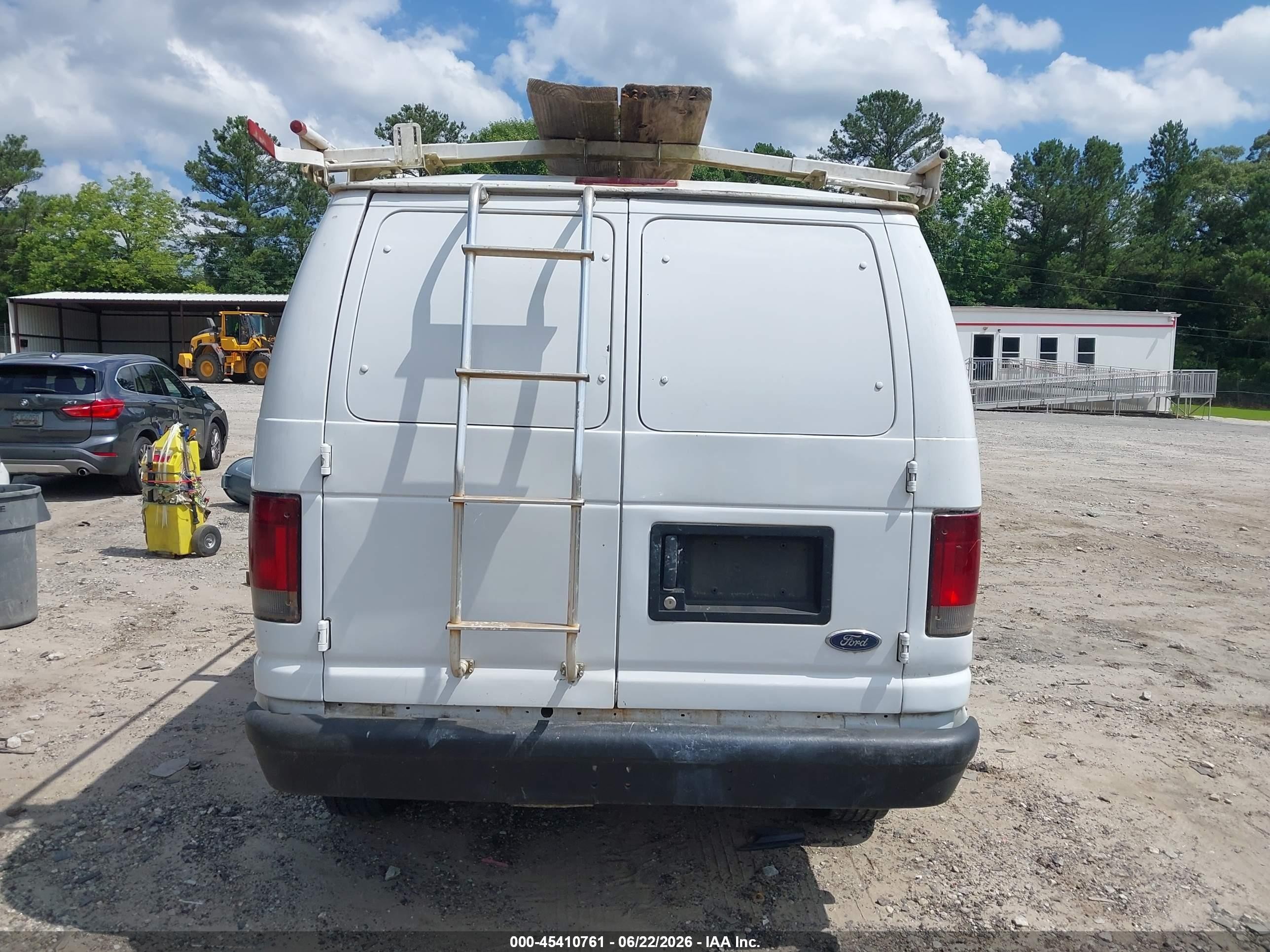 2003 Ford E-350 Super Duty Commercial/recreational White vin: 1FTSE34L03HB19611