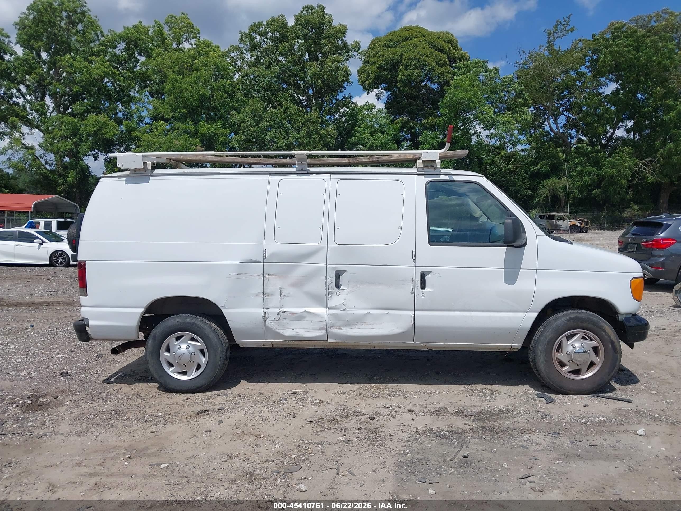 2003 Ford E-350 Super Duty Commercial/recreational White vin: 1FTSE34L03HB19611
