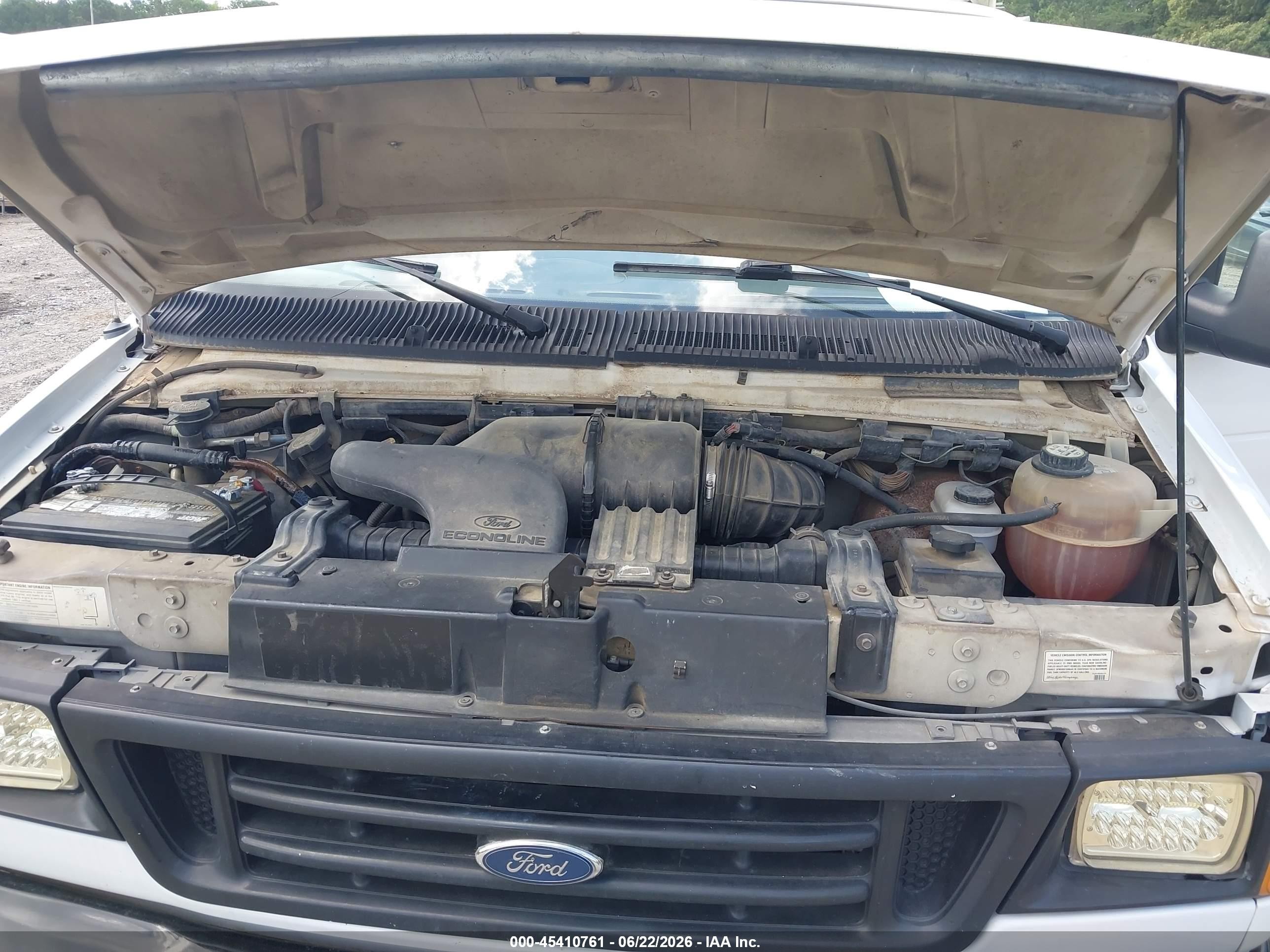 2003 Ford E-350 Super Duty Commercial/recreational White vin: 1FTSE34L03HB19611