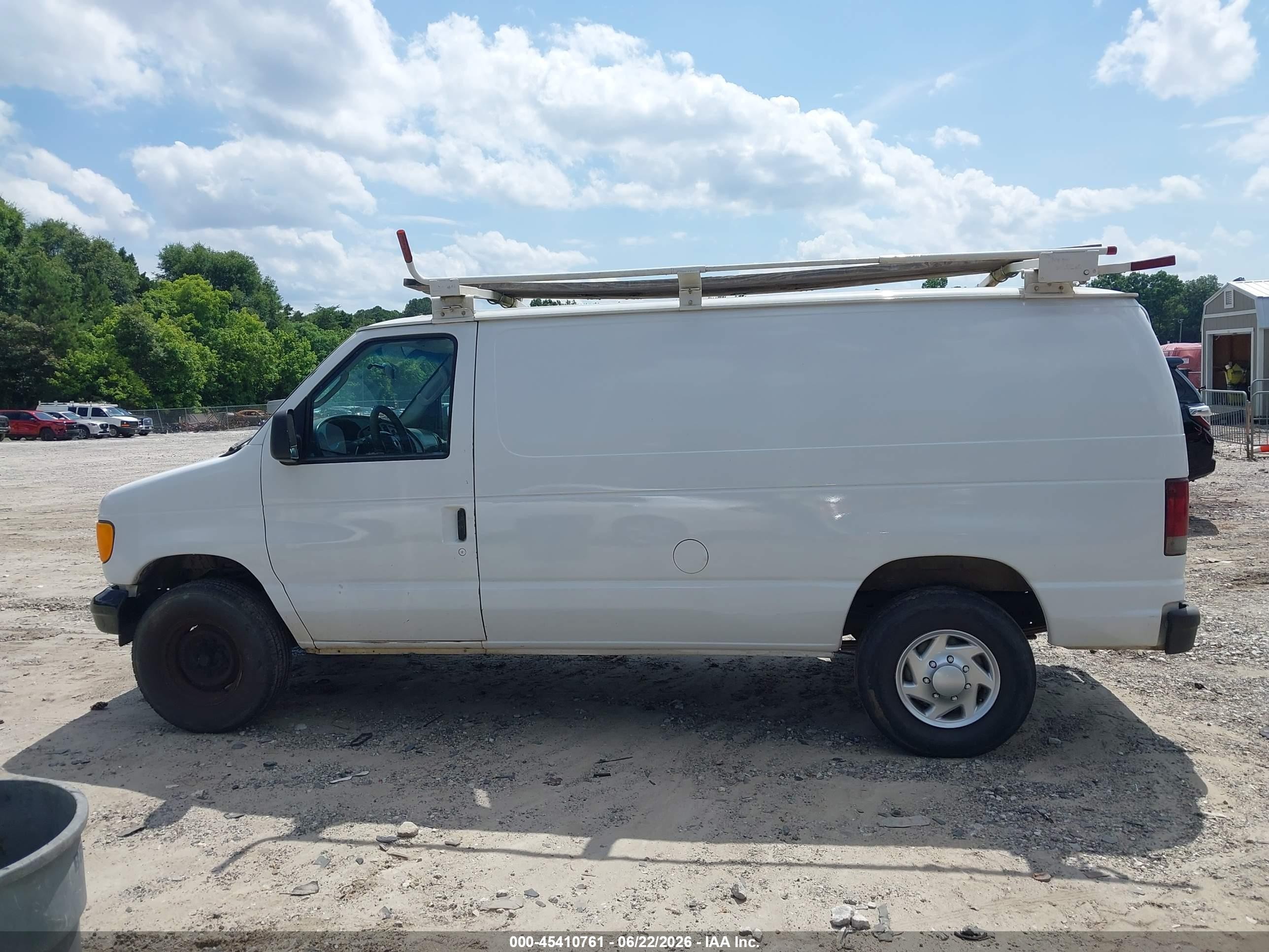 2003 Ford E-350 Super Duty Commercial/recreational White vin: 1FTSE34L03HB19611