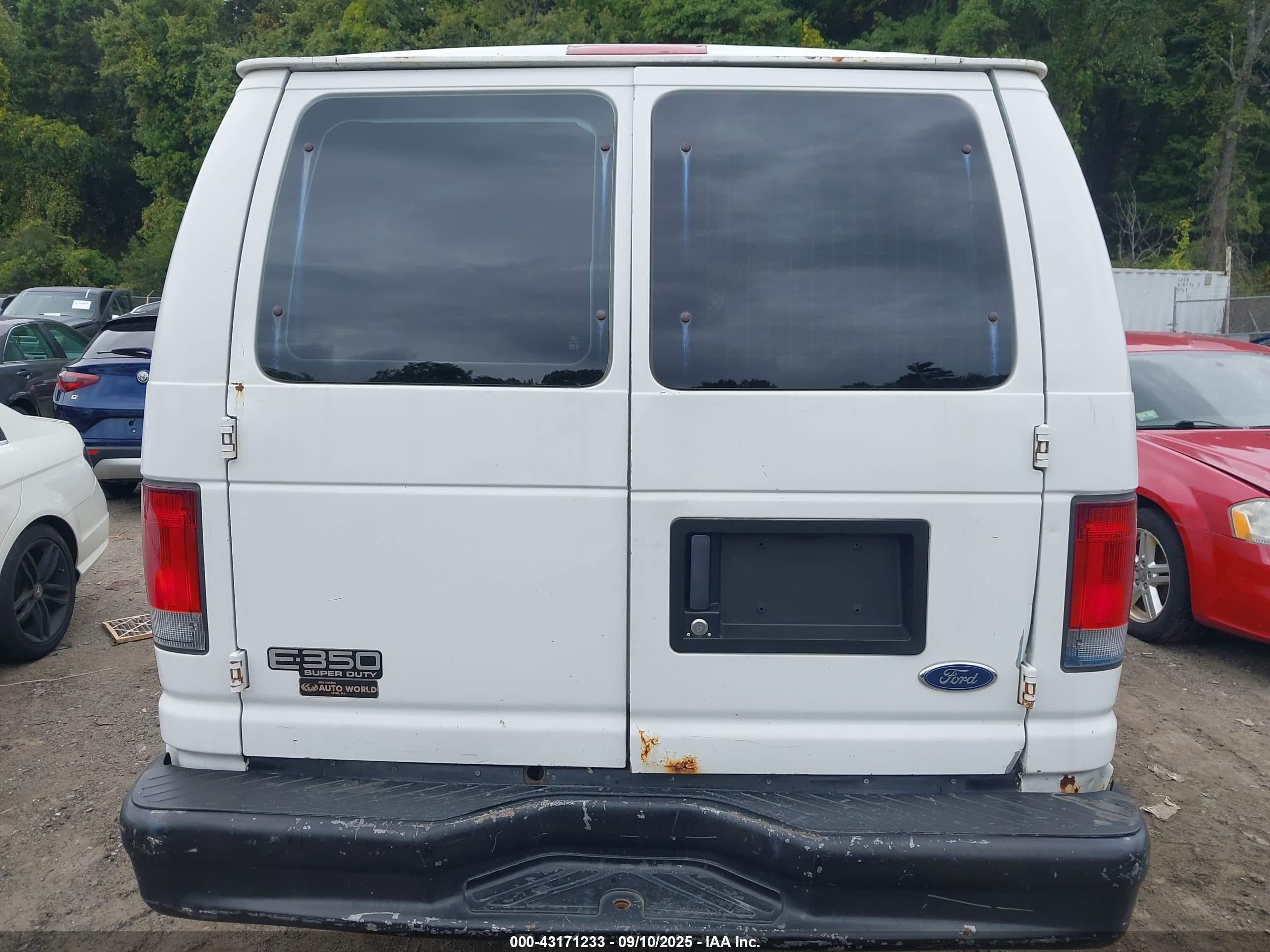 2005 Ford E-350 Super Duty Commercial/recreational Белый vin: 1FTSE34L15HB14467