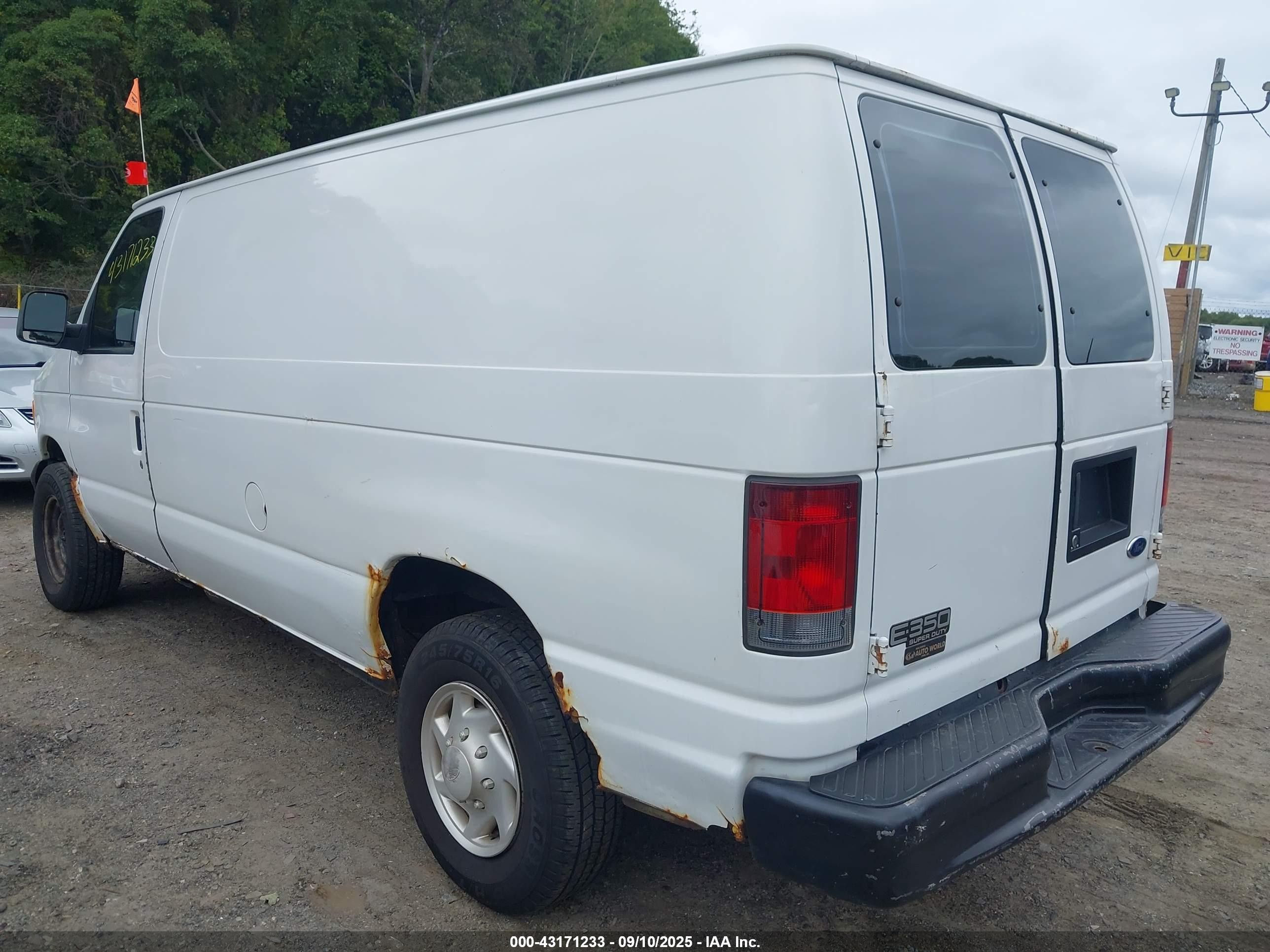 2005 Ford E-350 Super Duty Commercial/recreational Белый vin: 1FTSE34L15HB14467