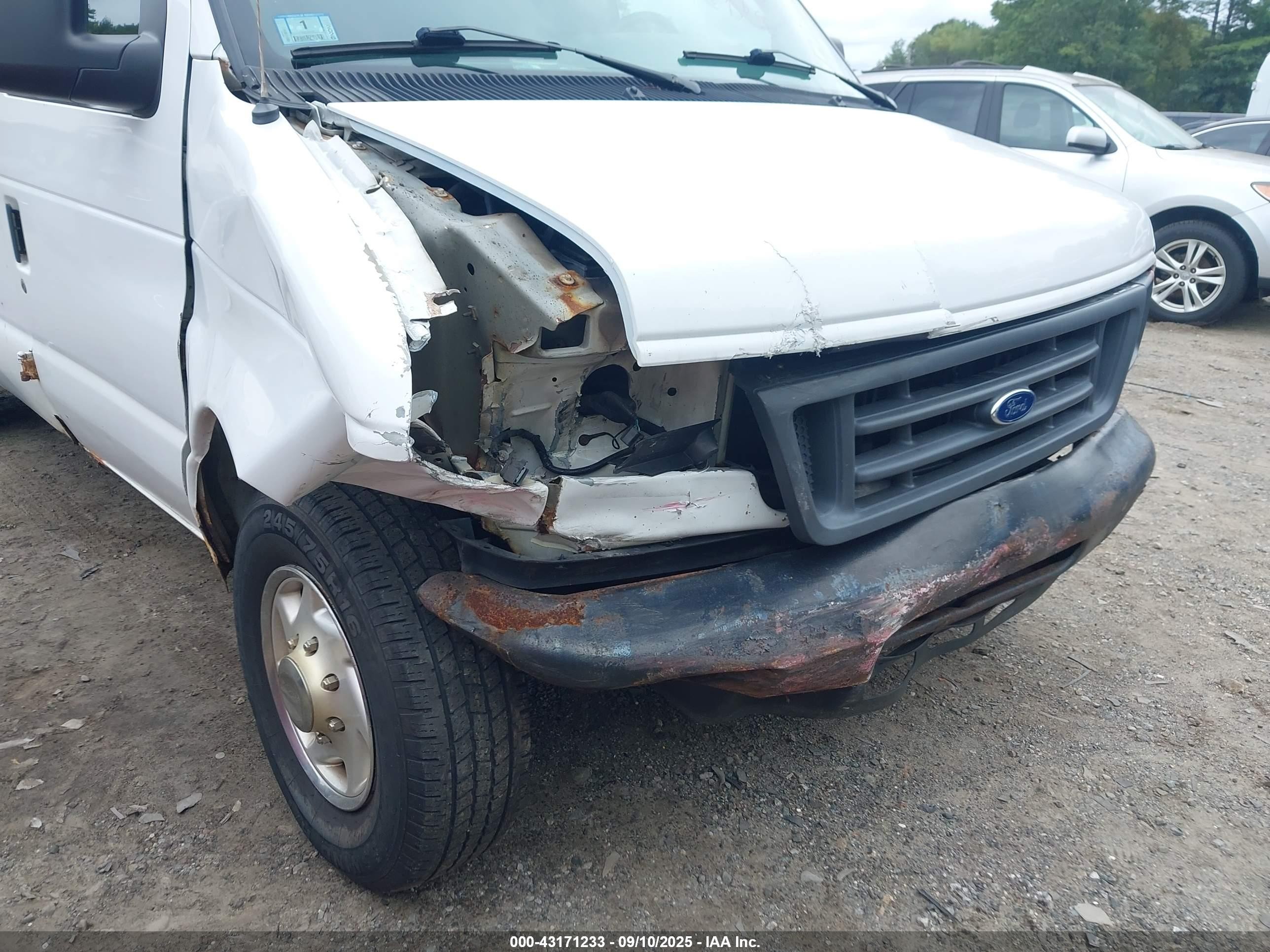 2005 Ford E-350 Super Duty Commercial/recreational Белый vin: 1FTSE34L15HB14467