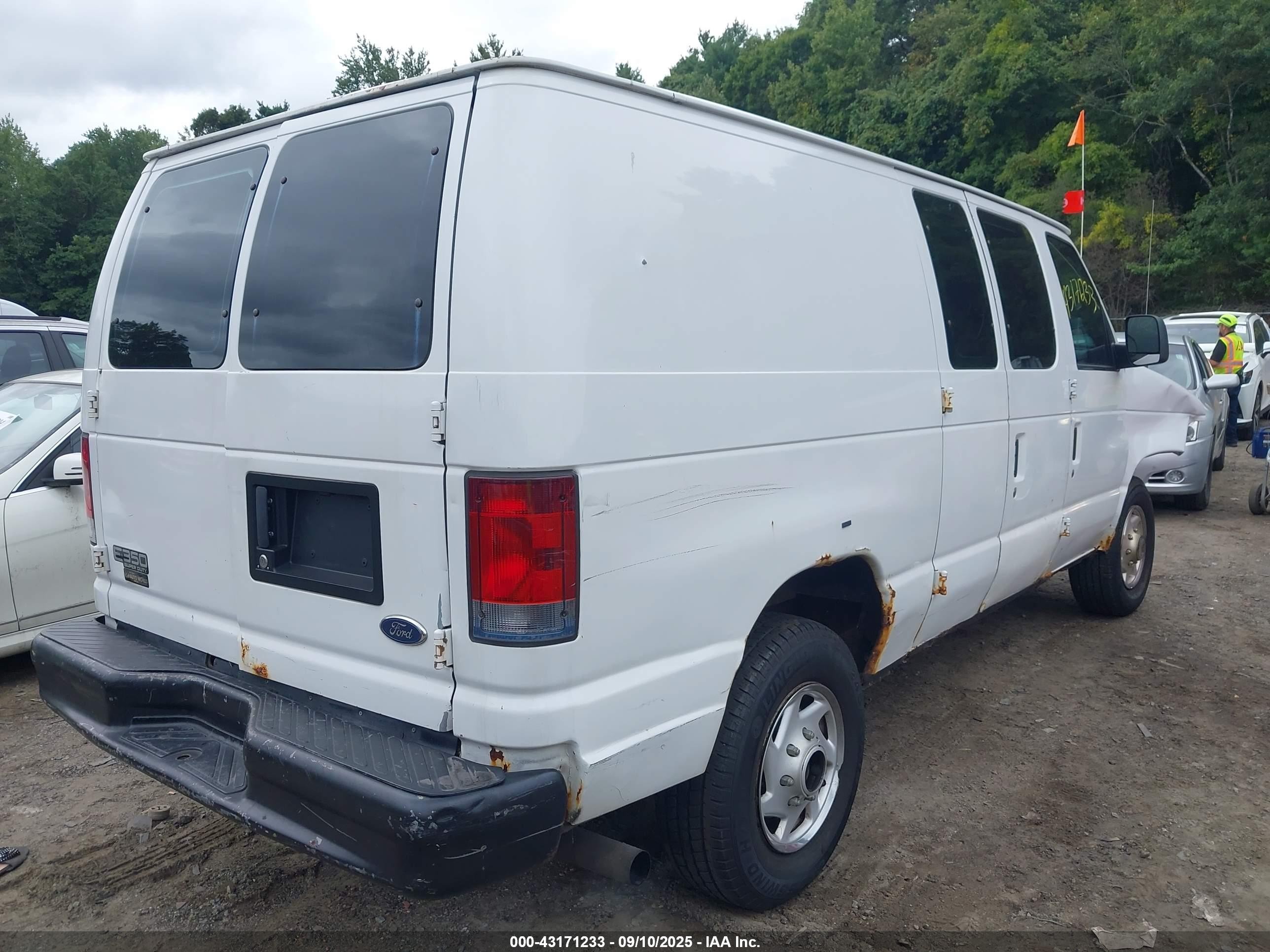 2005 Ford E-350 Super Duty Commercial/recreational Белый vin: 1FTSE34L15HB14467