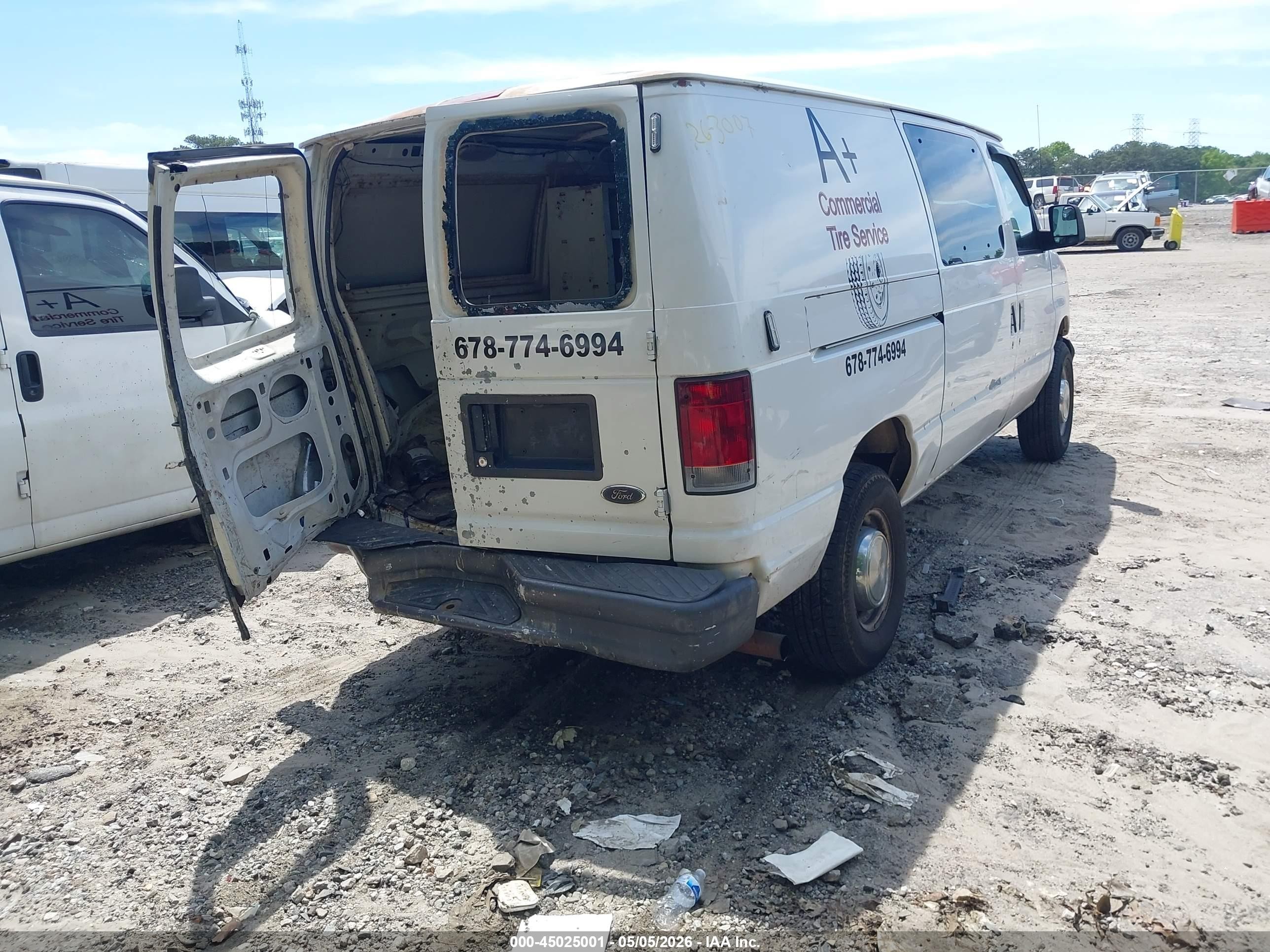 2006 Ford E-350 Super Duty Commercial/recreational White vin: 1FTSE34L16HA07517