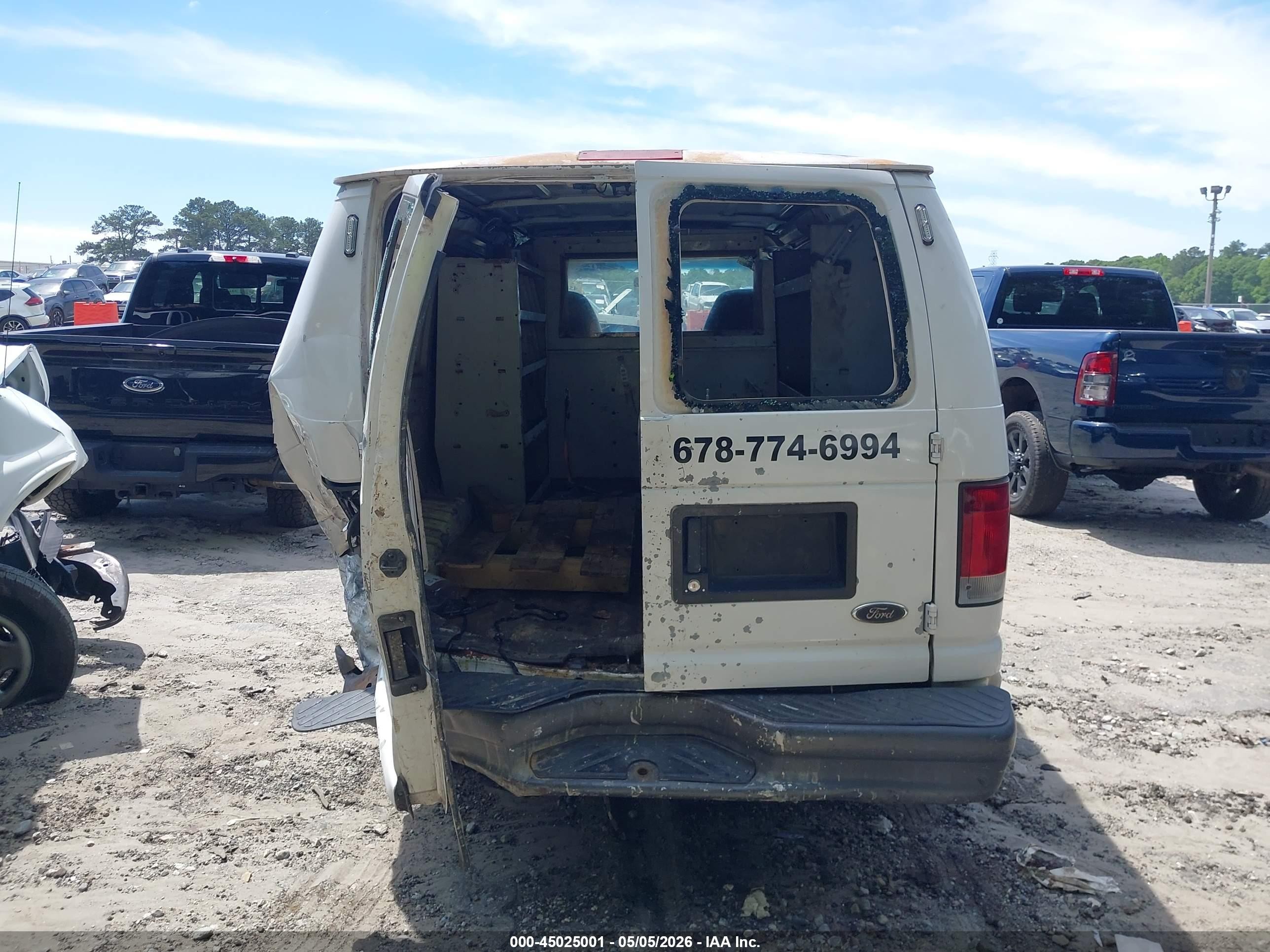 2006 Ford E-350 Super Duty Commercial/recreational White vin: 1FTSE34L16HA07517