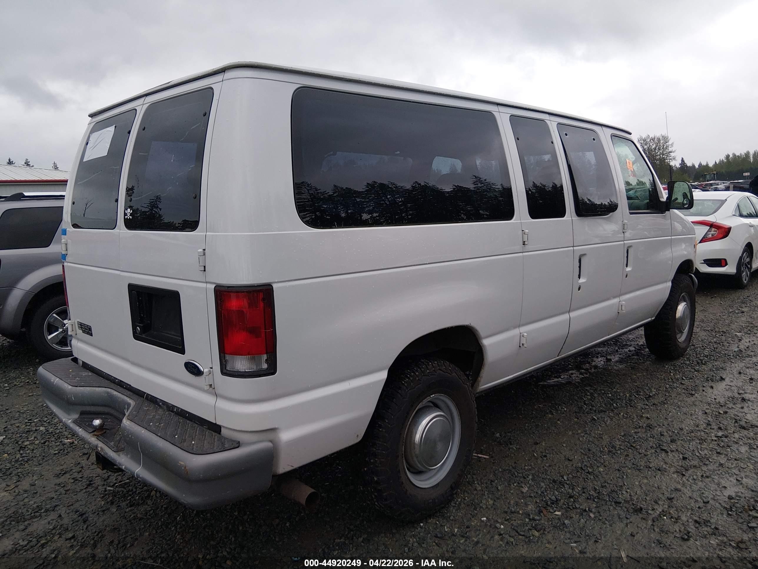 2001 Ford E-350 Super Duty Commercial/recreational White vin: 1FTSE34L21HB58956