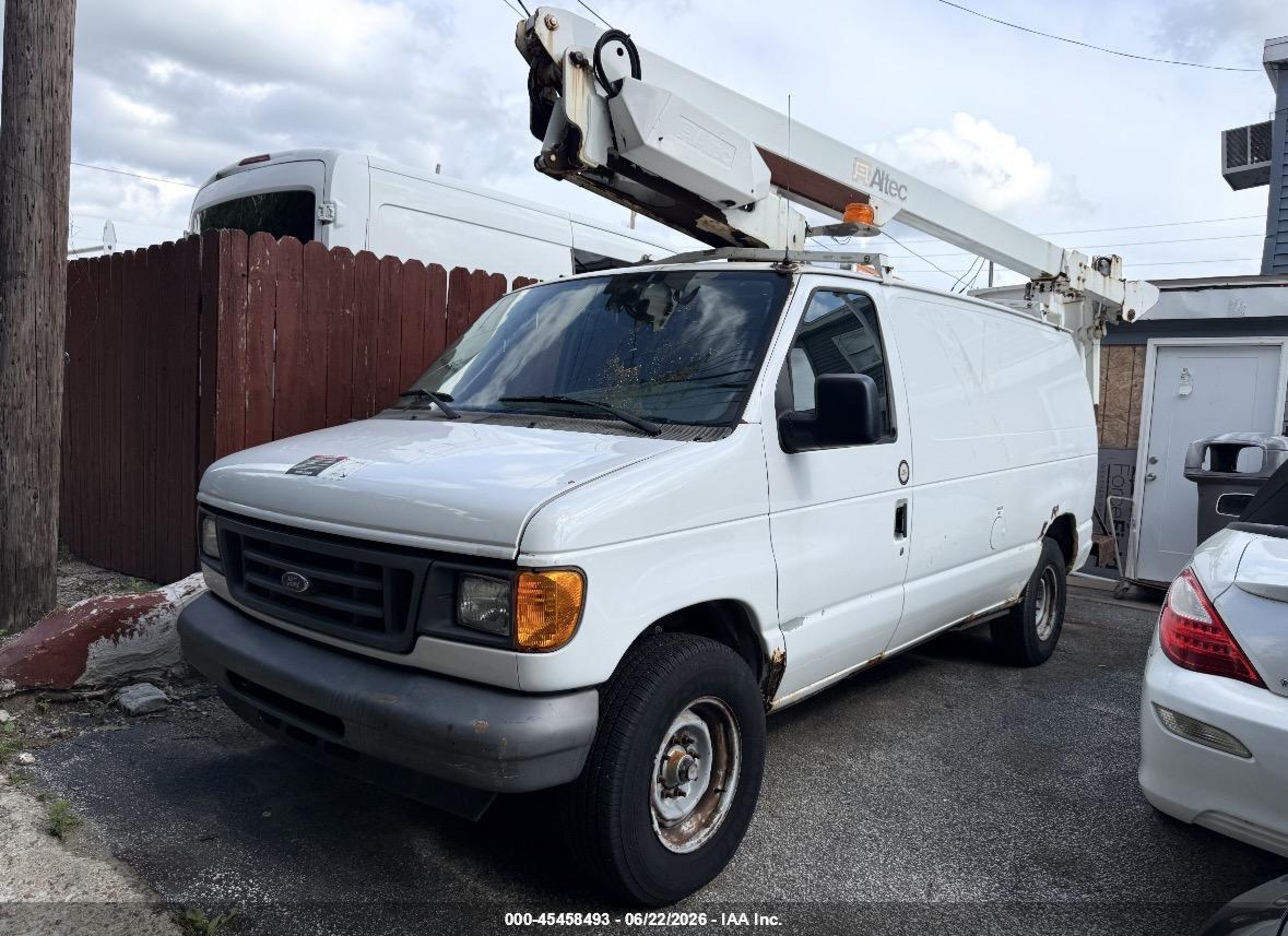 2007 Ford E-350 Super Duty Commercial/recreational White vin: 1FTSE34L27DA57996