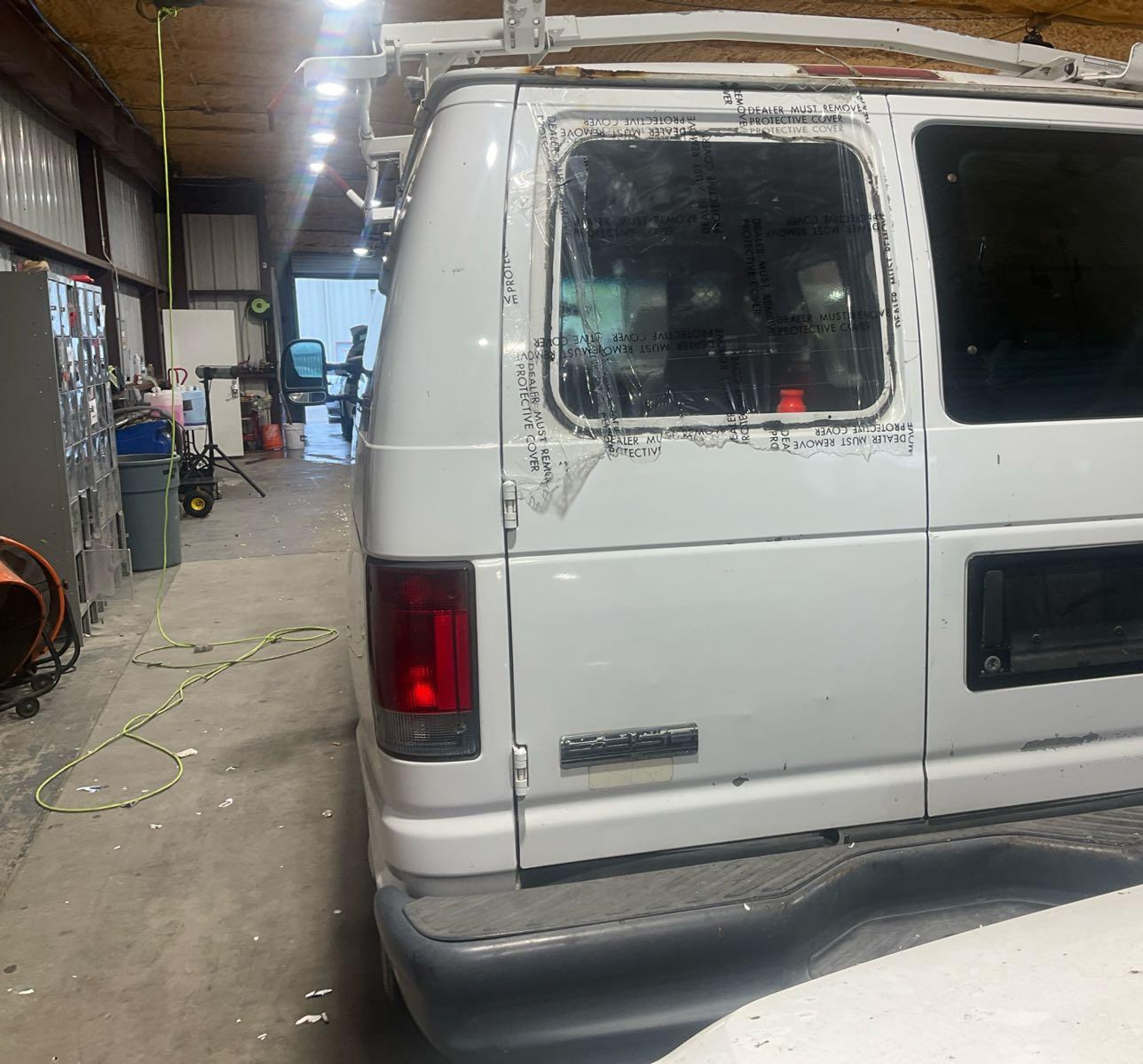2007 Ford Econoline E350 Super Duty Van vin: 1FTSE34L27DA99472