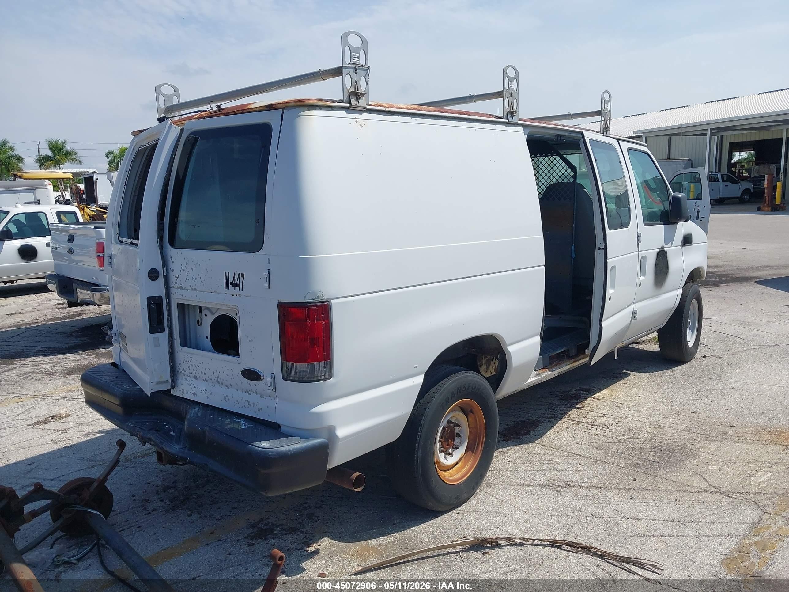 2005 Ford E-350 Super Duty Commercial/recreational White vin: 1FTSE34L35HA85084