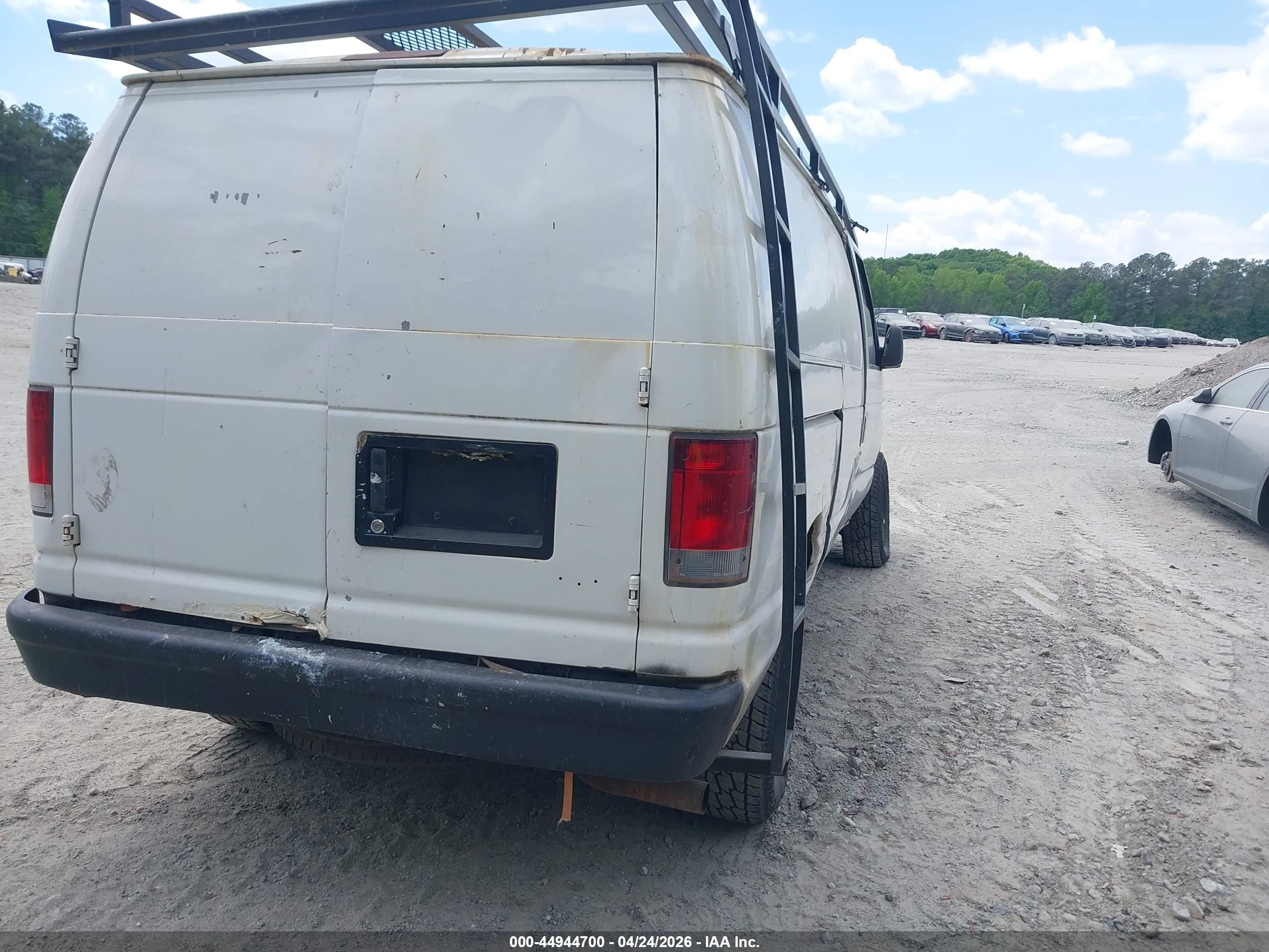 2005 Ford E-350 Super Duty Commercial/recreational White vin: 1FTSE34L35HB40892