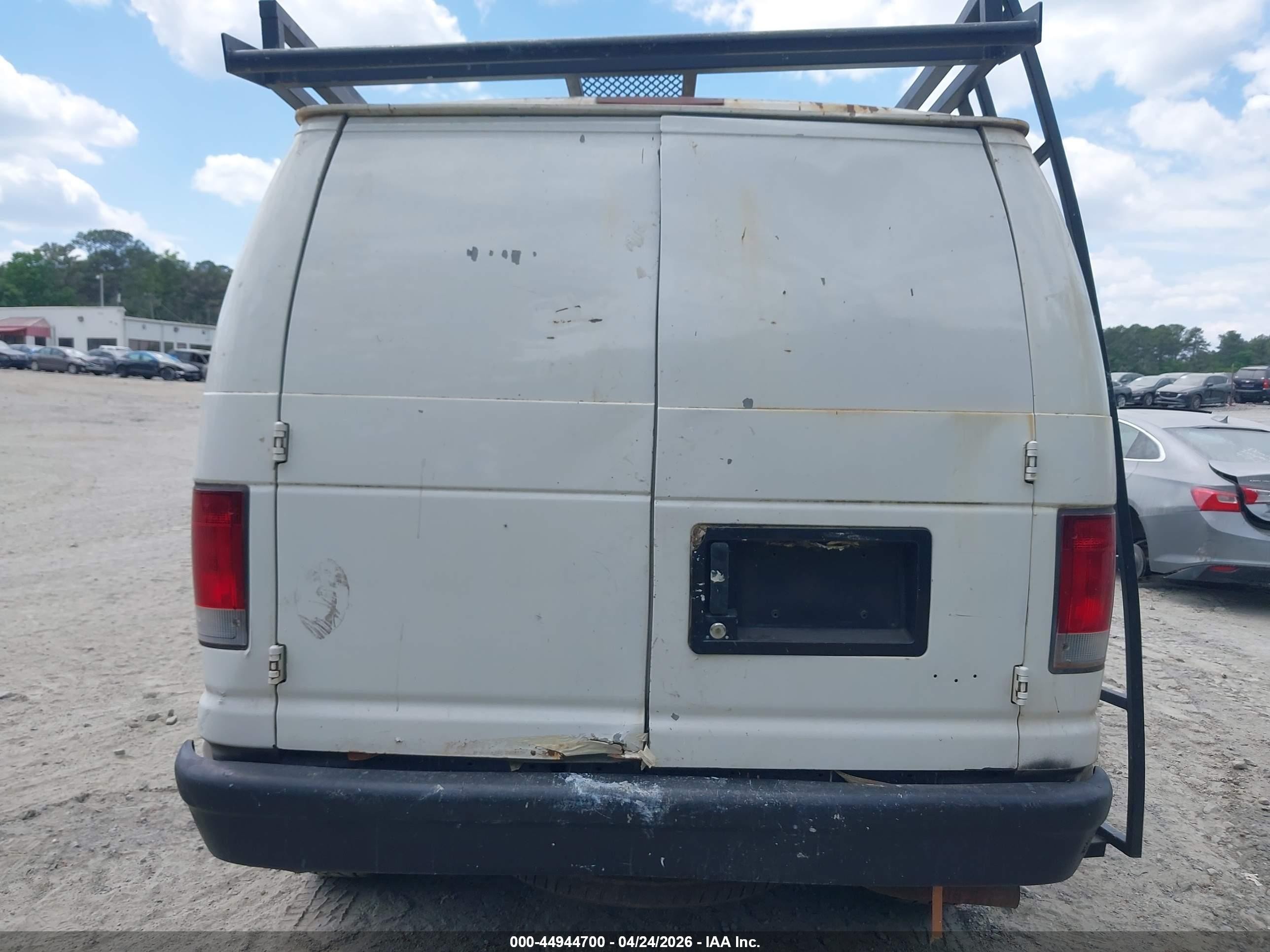 2005 Ford E-350 Super Duty Commercial/recreational White vin: 1FTSE34L35HB40892