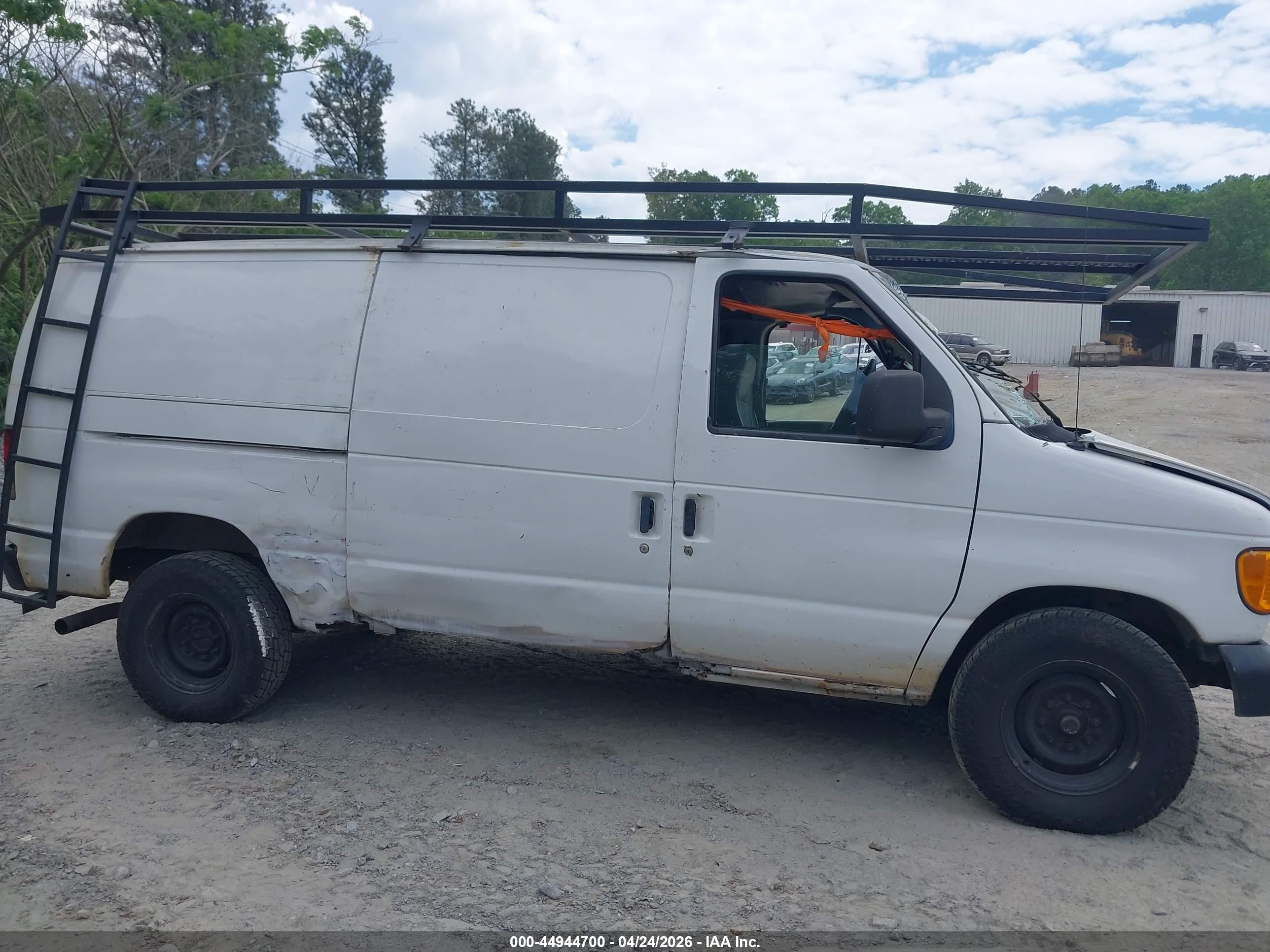 2005 Ford E-350 Super Duty Commercial/recreational White vin: 1FTSE34L35HB40892