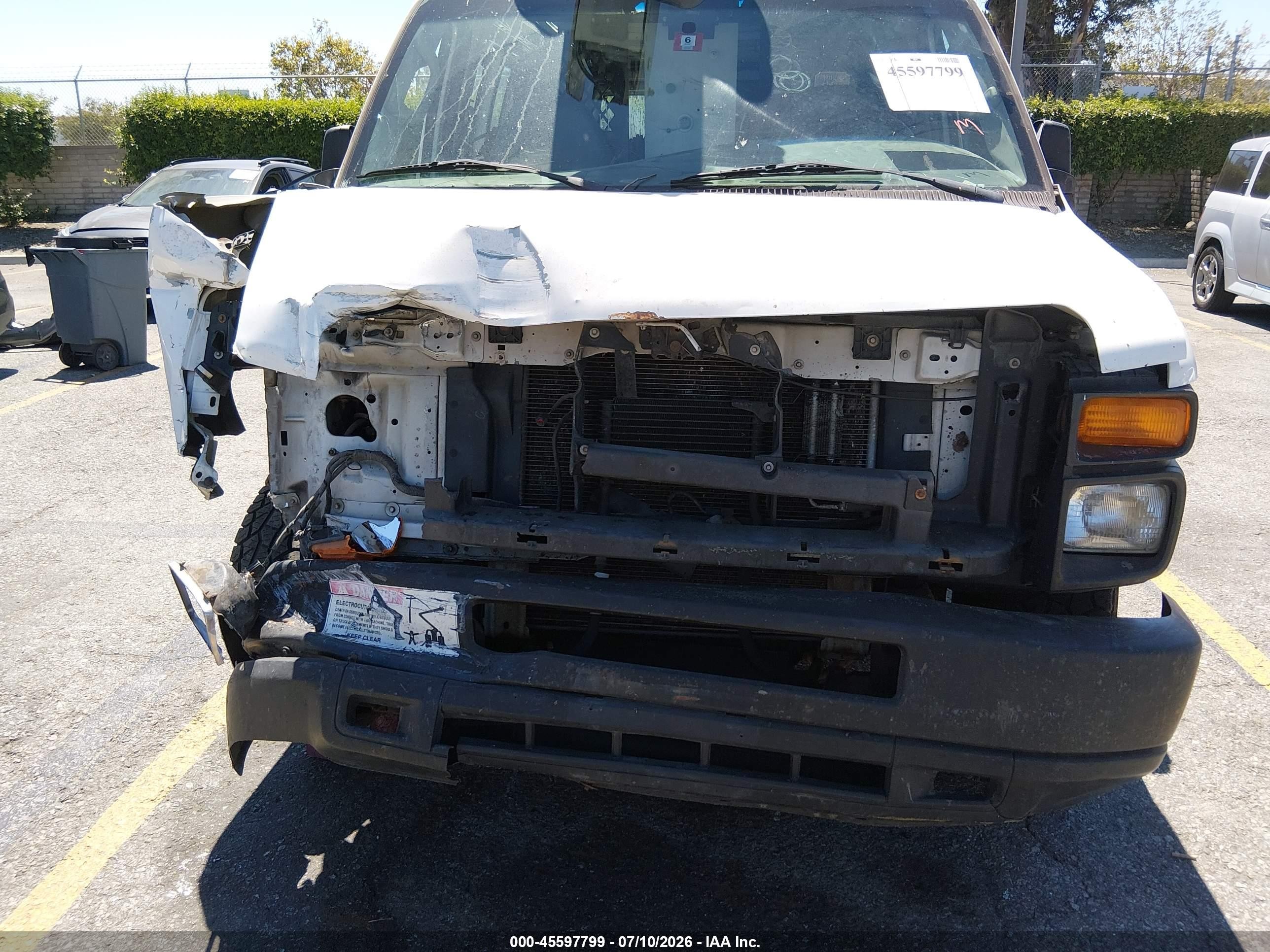 2008 Ford E-350 Super Duty Commercial/recreational White vin: 1FTSE34L38DA44918