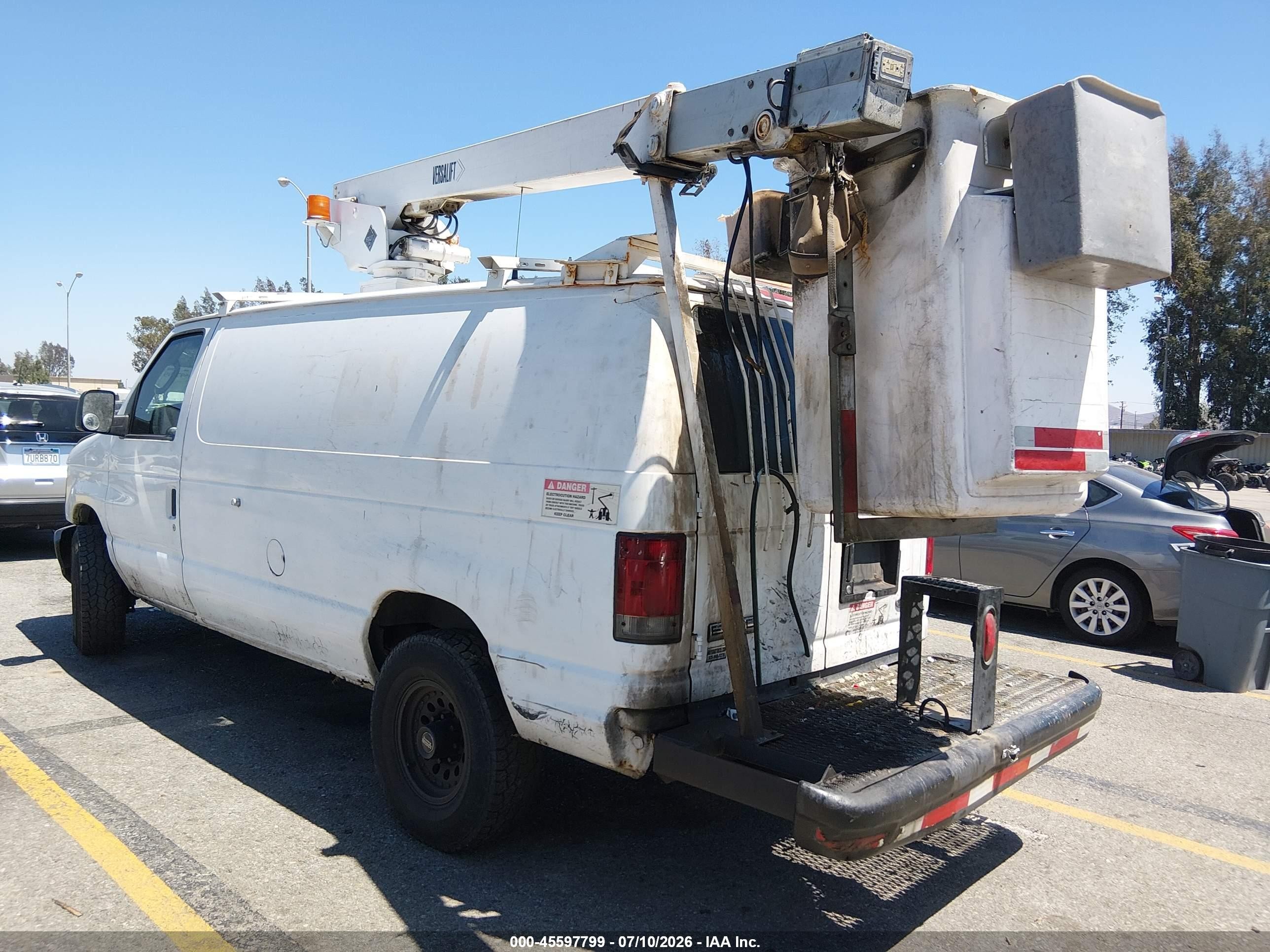 2008 Ford E-350 Super Duty Commercial/recreational White vin: 1FTSE34L38DA44918