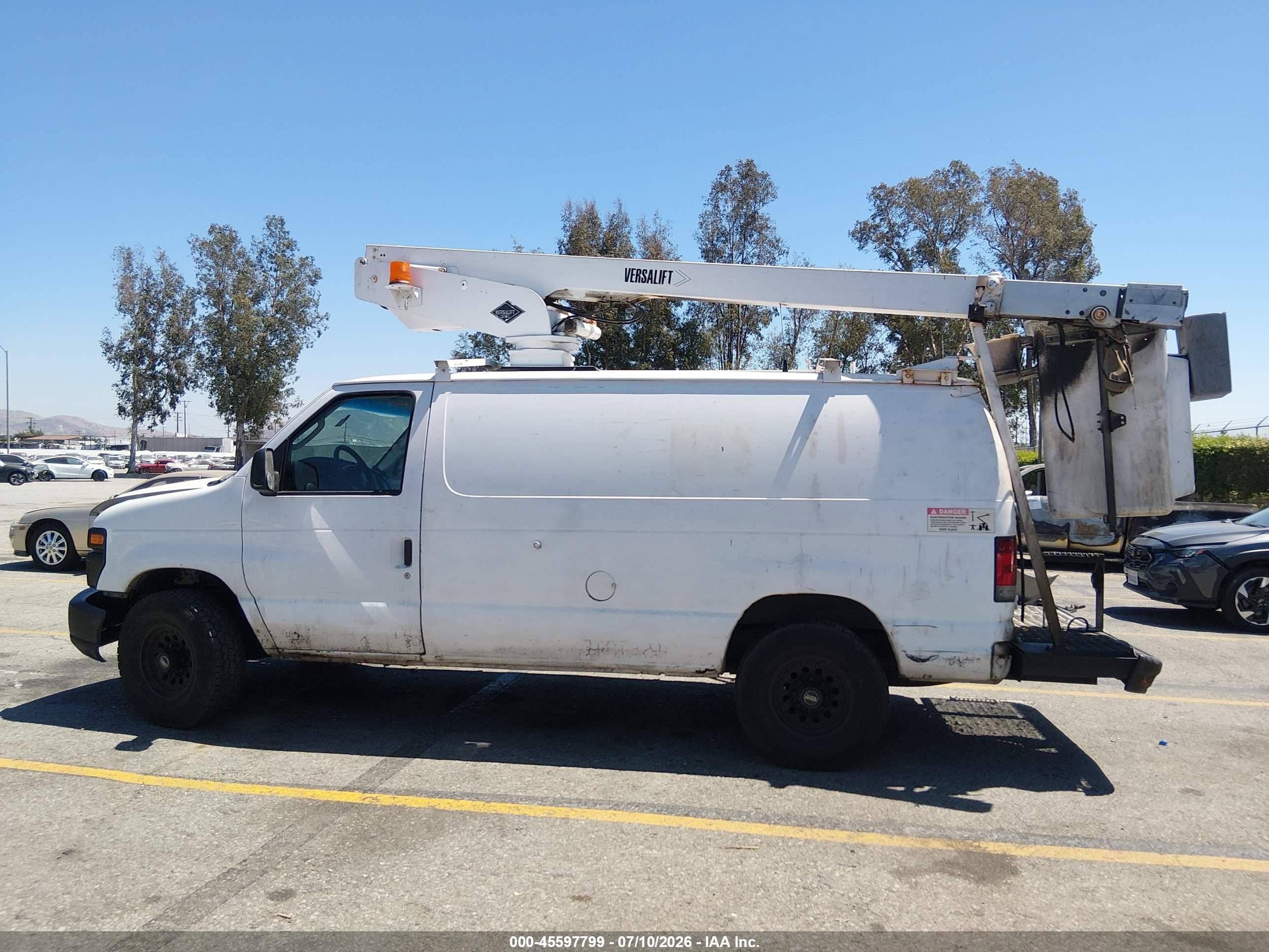2008 Ford E-350 Super Duty Commercial/recreational White vin: 1FTSE34L38DA44918