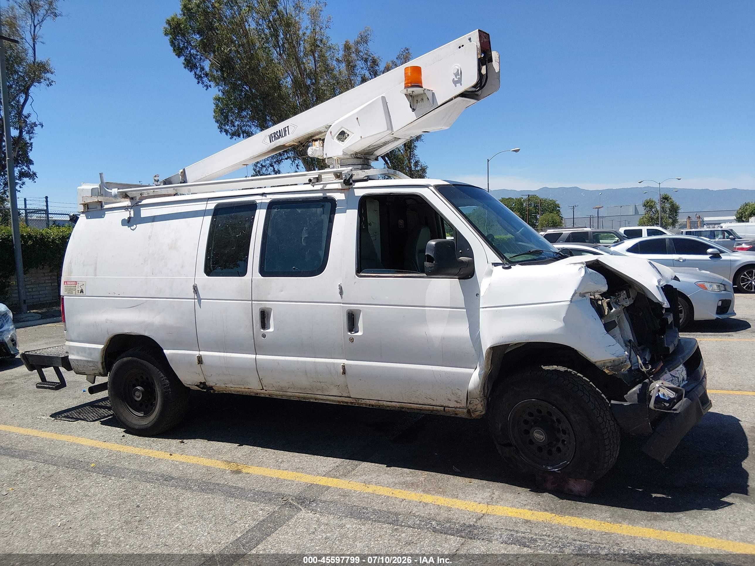 2008 Ford E-350 Super Duty Commercial/recreational White vin: 1FTSE34L38DA44918