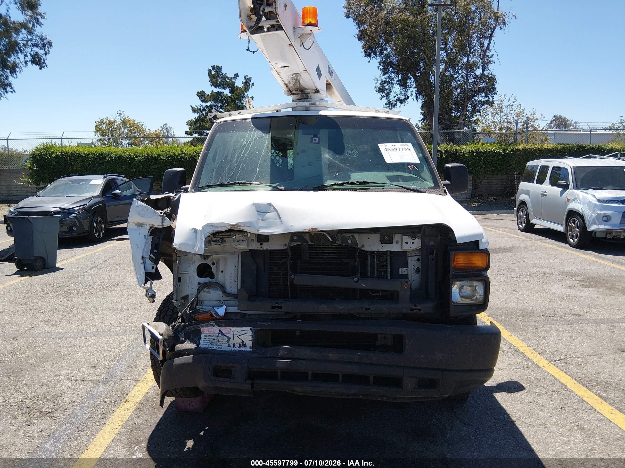 2008 Ford E-350 Super Duty Commercial/recreational White vin: 1FTSE34L38DA44918