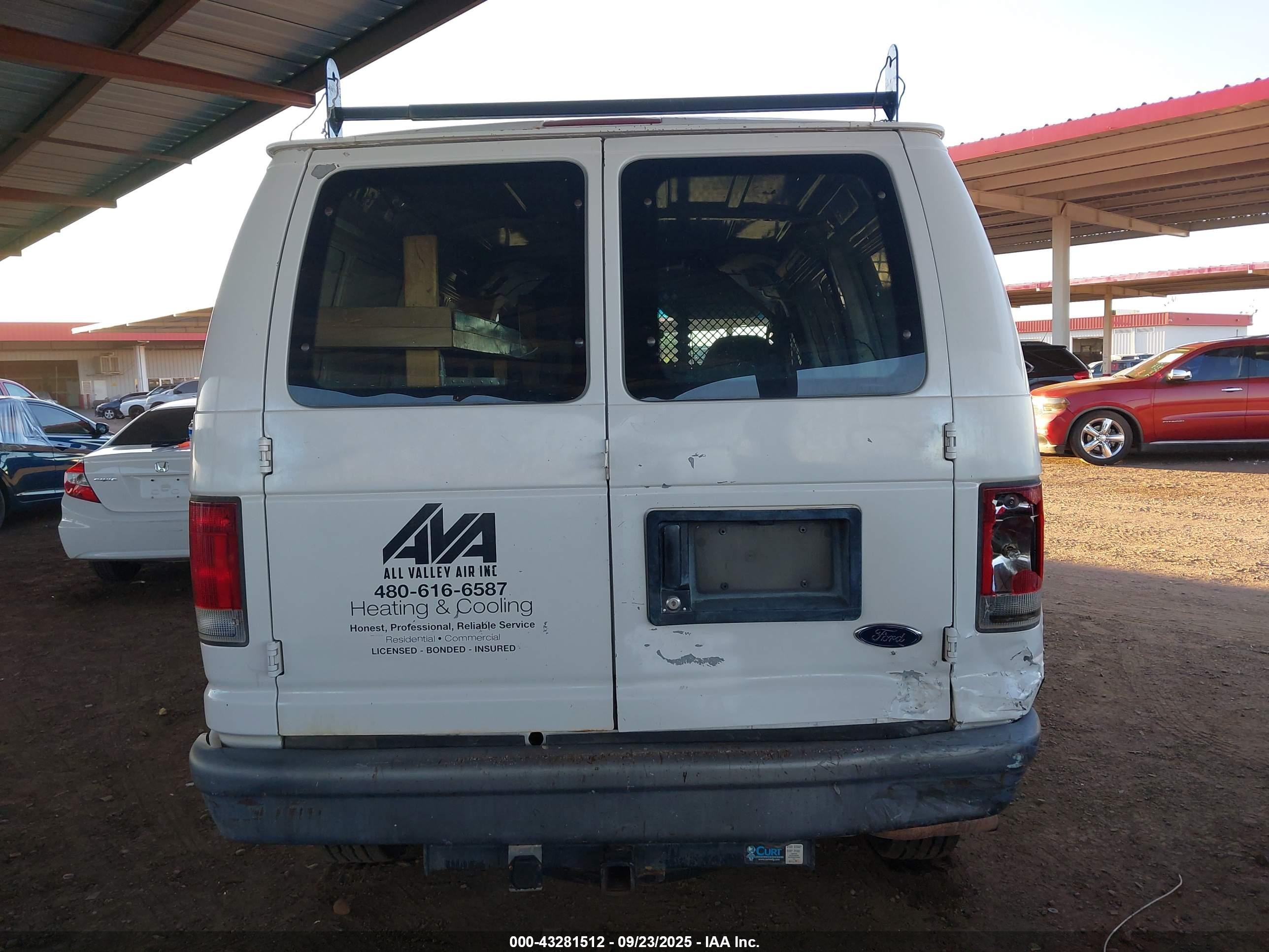 2005 Ford E-350 Super Duty Commercial/recreational White vin: 1FTSE34L45HB41193