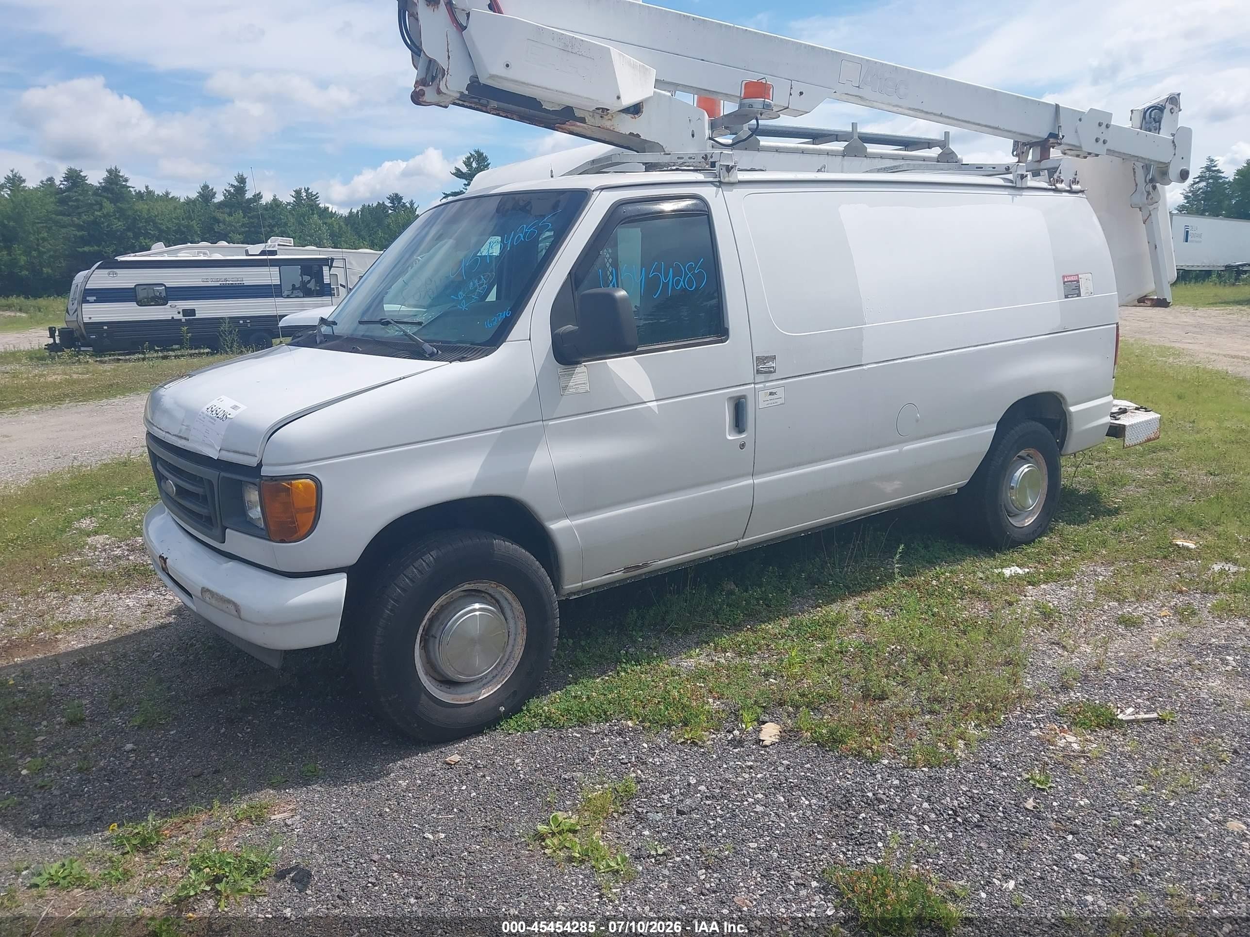 2005 Ford E-350 Super Duty Commercial/recreational White vin: 1FTSE34L55HA73809