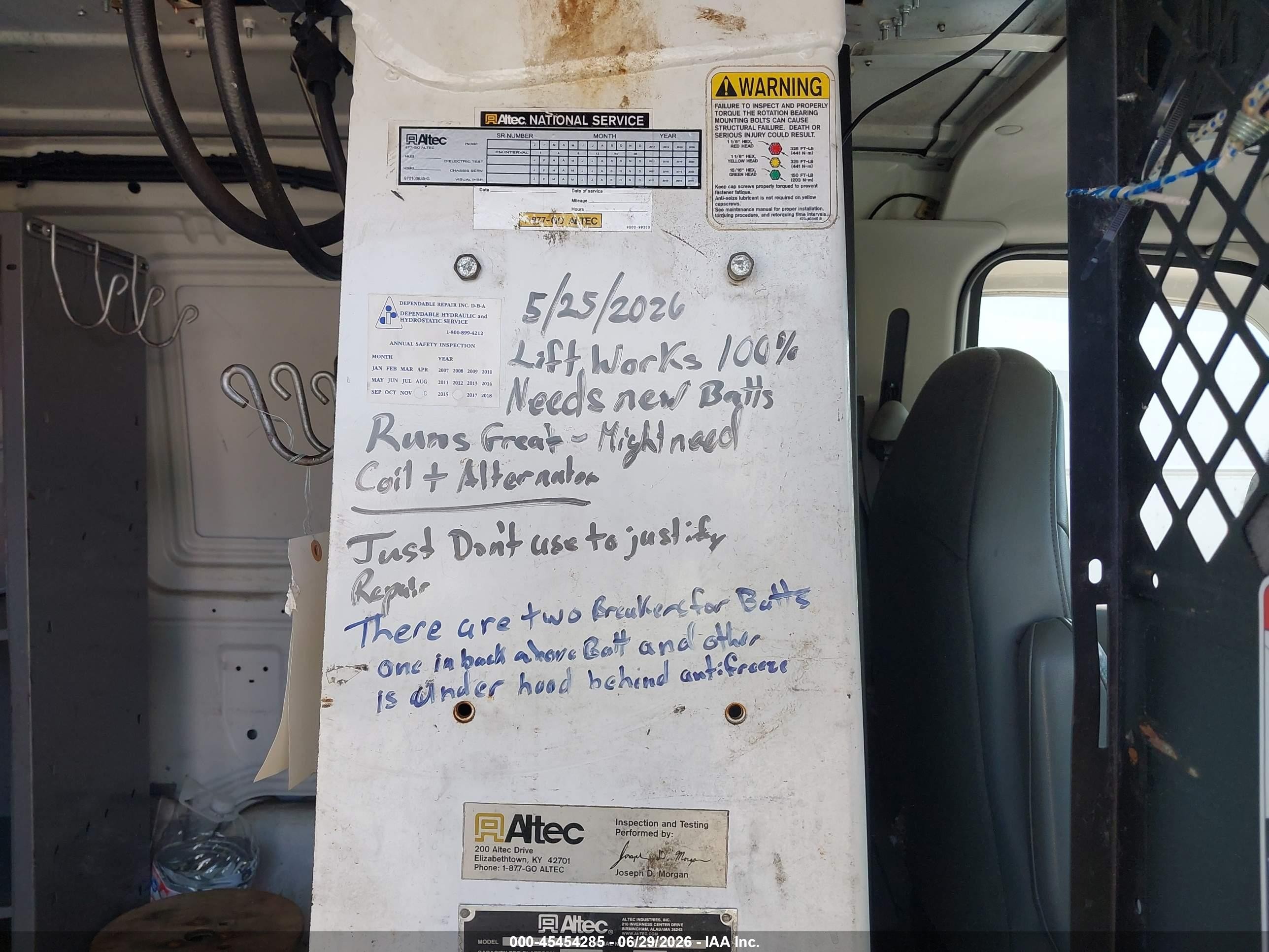 2005 Ford E-350 Super Duty Commercial/recreational White vin: 1FTSE34L55HA73809