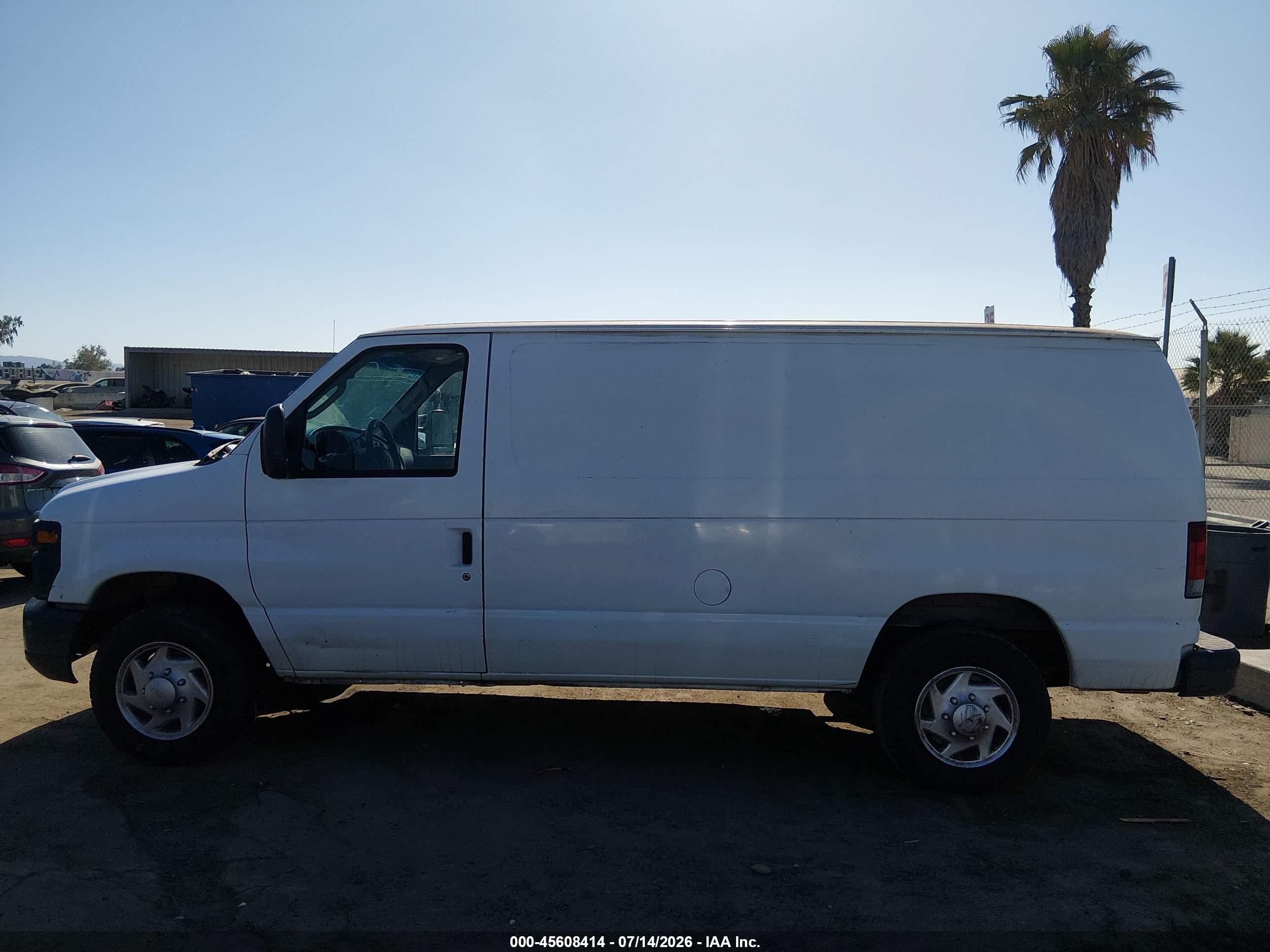 2008 Ford E-350 Super Duty Commercial/recreational White vin: 1FTSE34L58DB12362