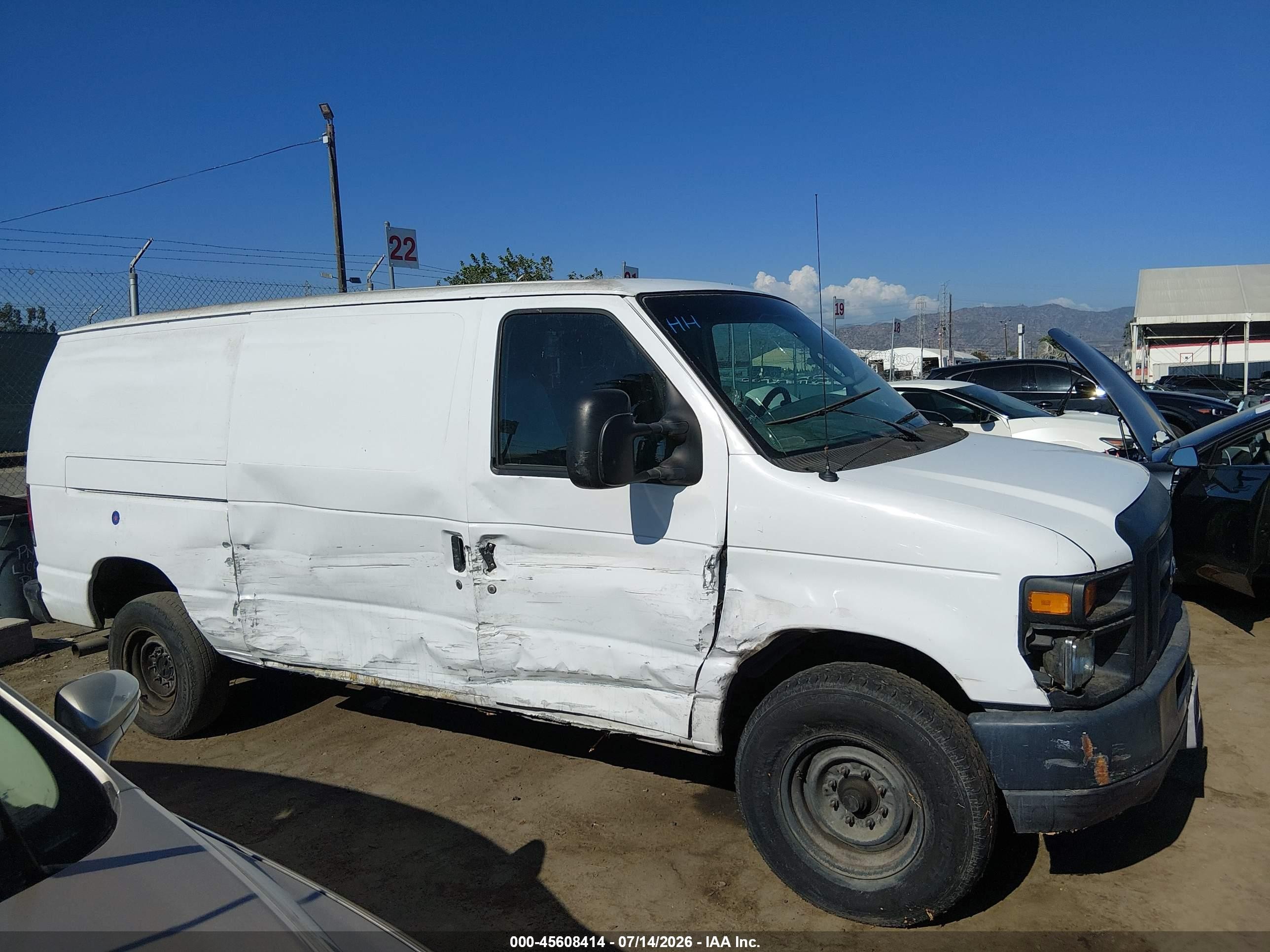 2008 Ford E-350 Super Duty Commercial/recreational White vin: 1FTSE34L58DB12362