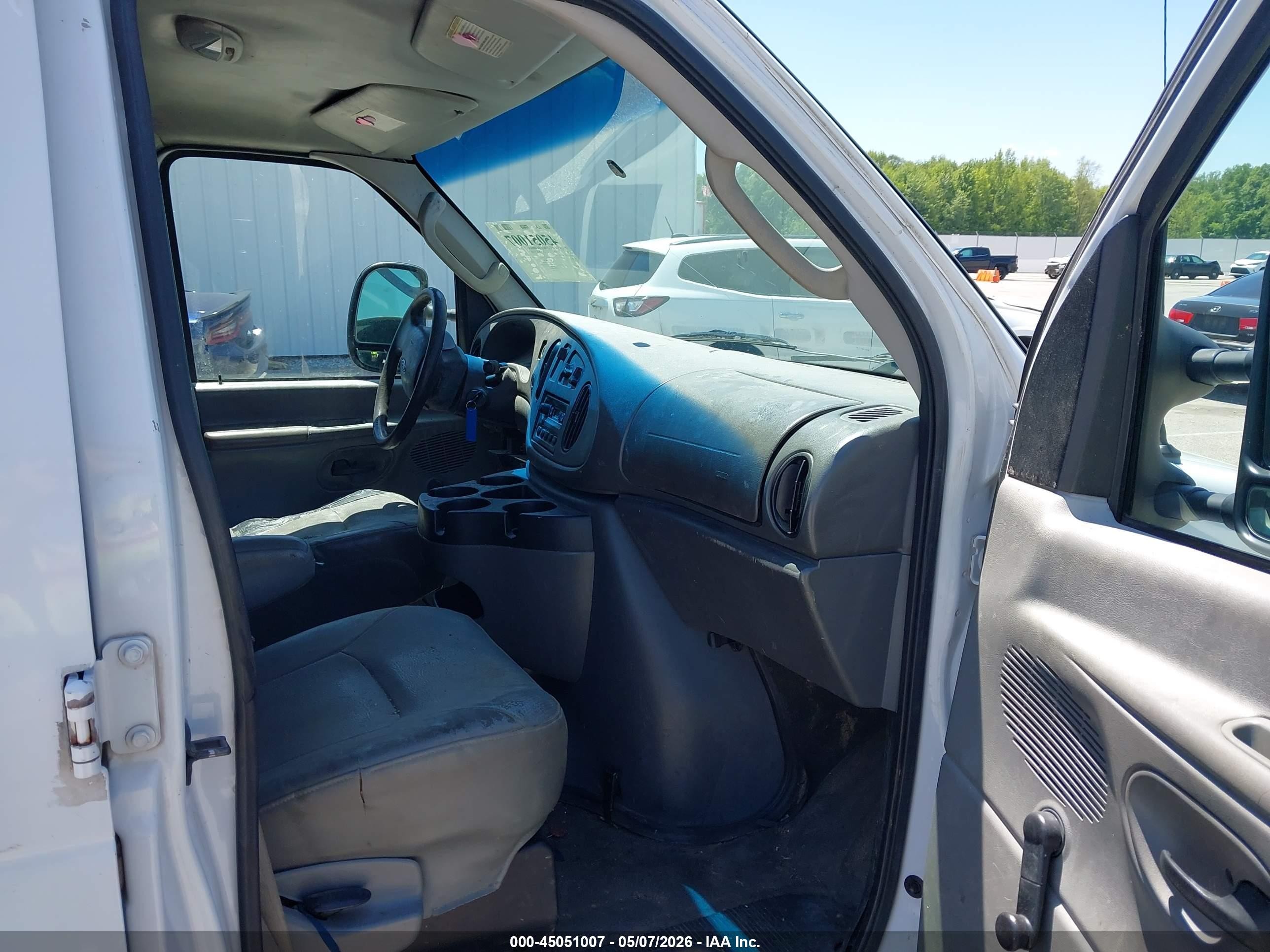 2007 Ford E-350 Super Duty Commercial/recreational White vin: 1FTSE34L67DB37480