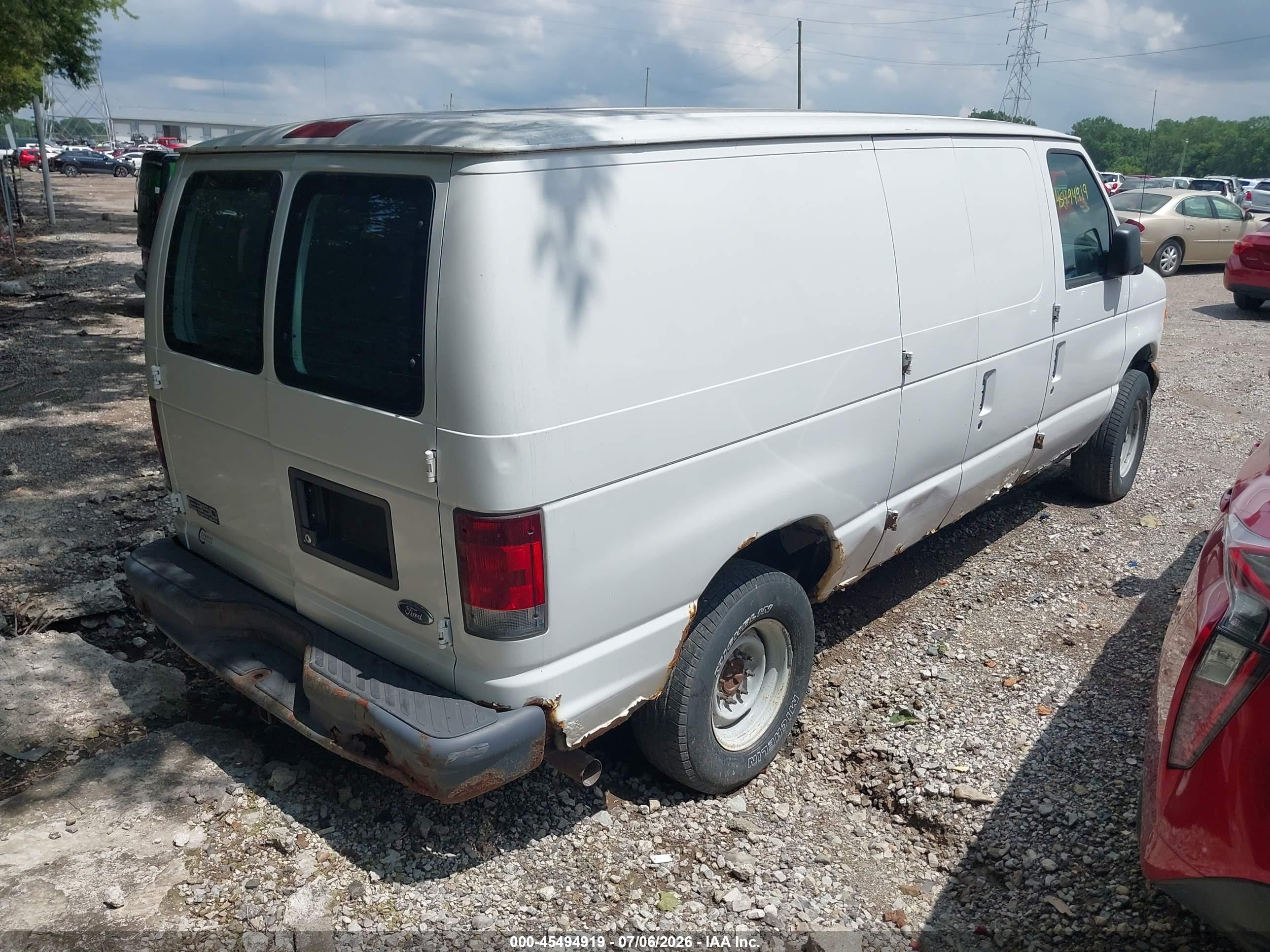 2004 Ford E-350 Super Duty Commercial/recreational White vin: 1FTSE34L74HB29845