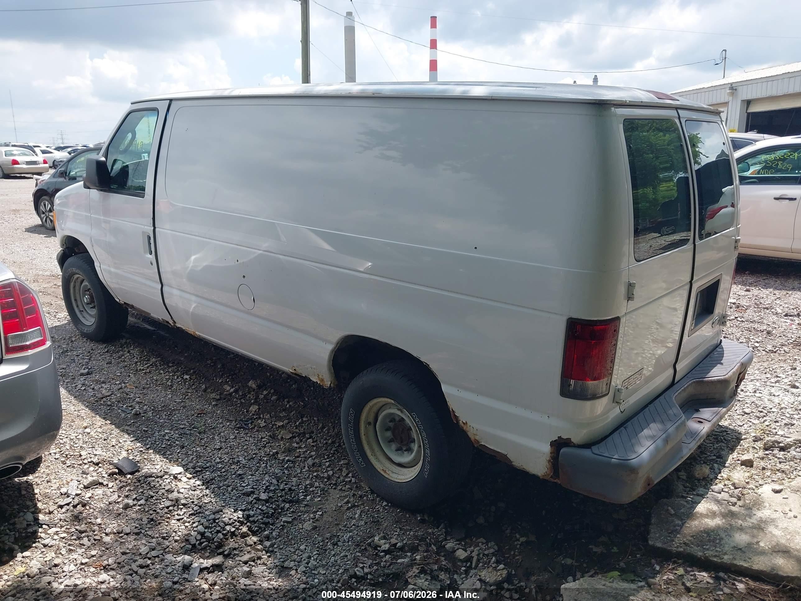 2004 Ford E-350 Super Duty Commercial/recreational White vin: 1FTSE34L74HB29845