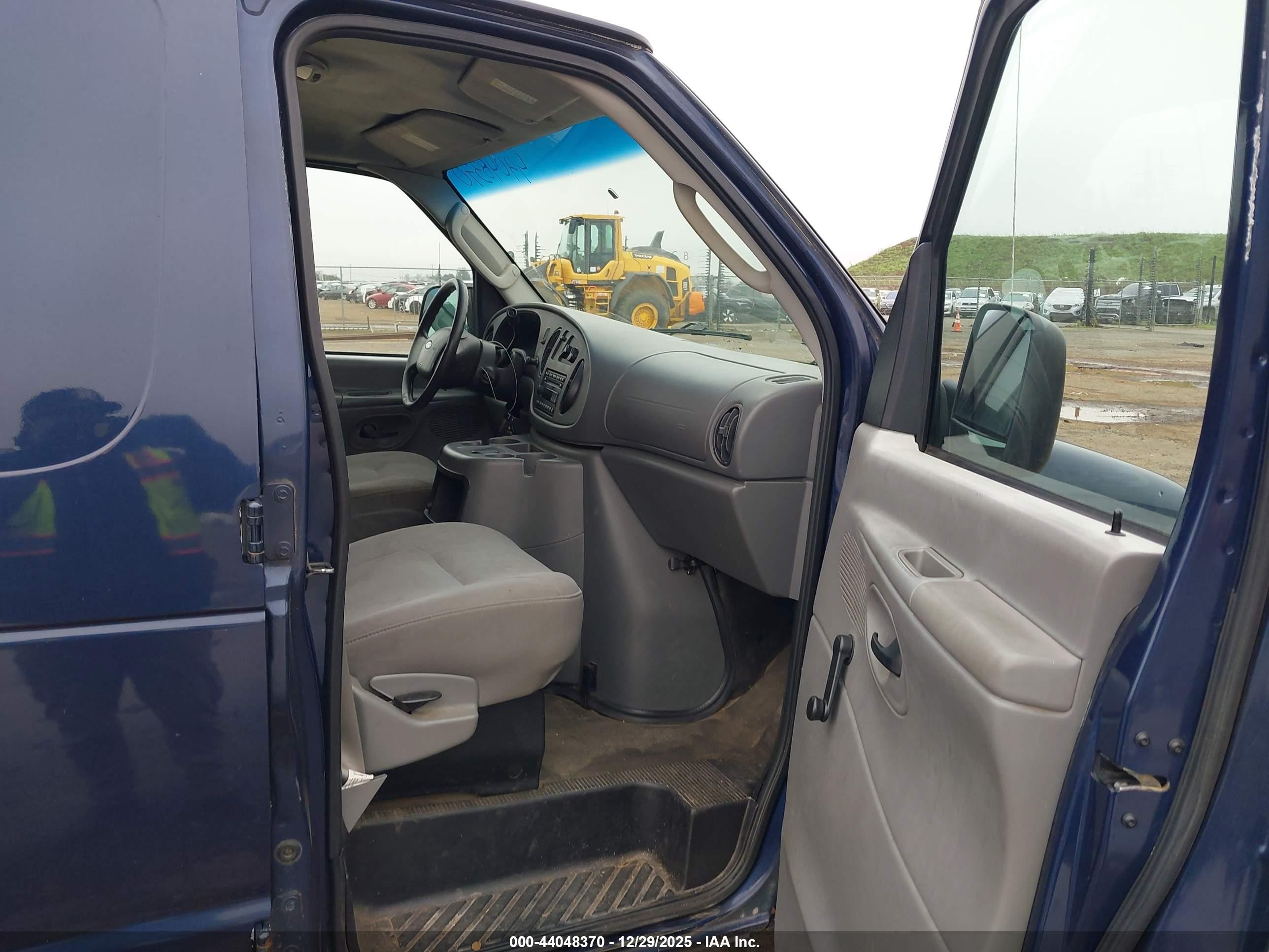2005 Ford E-350 Super Duty Commercial/recreational Blue vin: 1FTSE34L85HA96596