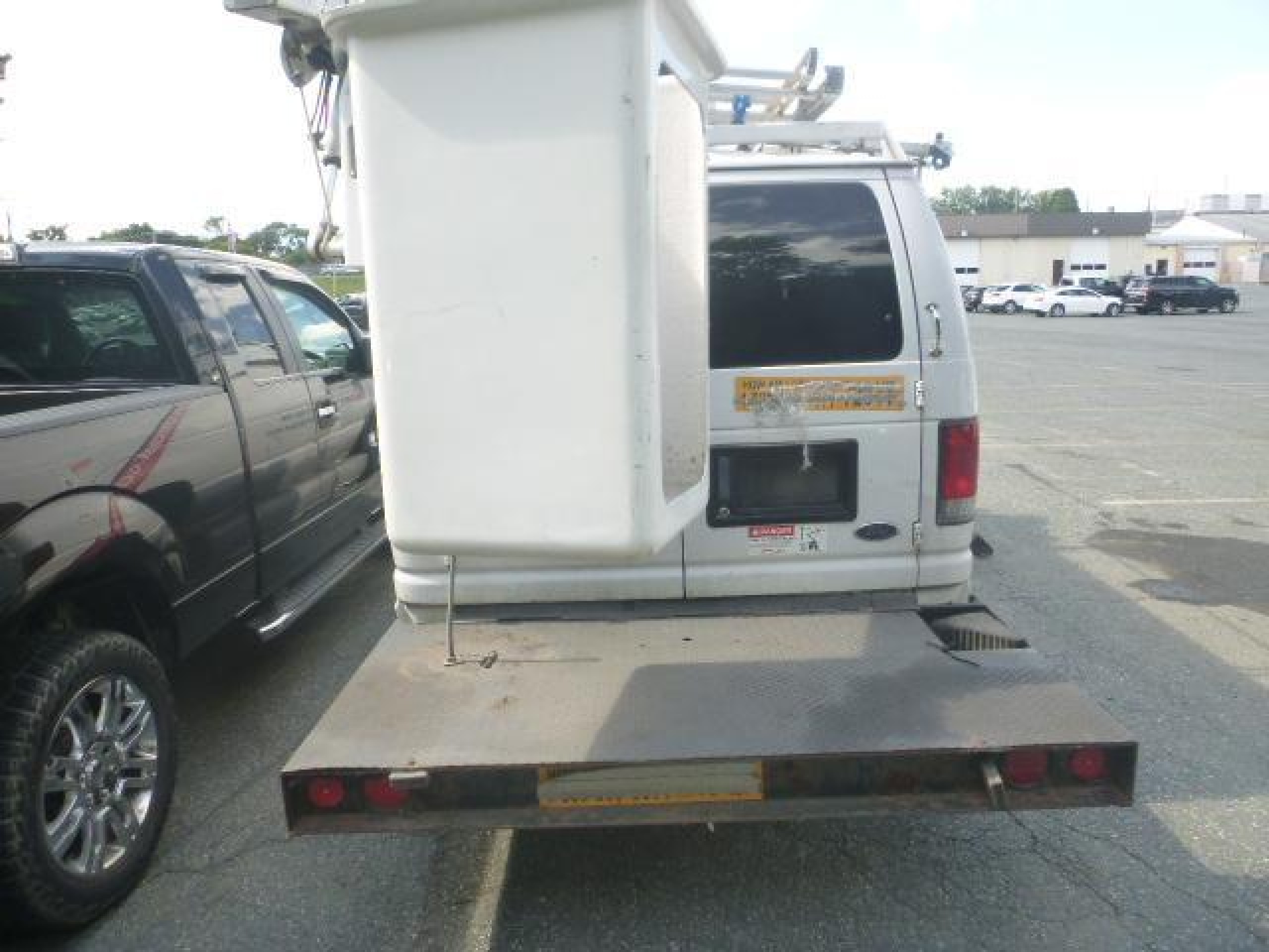 2005 Ford E-350 Super Duty Commercial/recreational vin: 1FTSE34L85HB28074