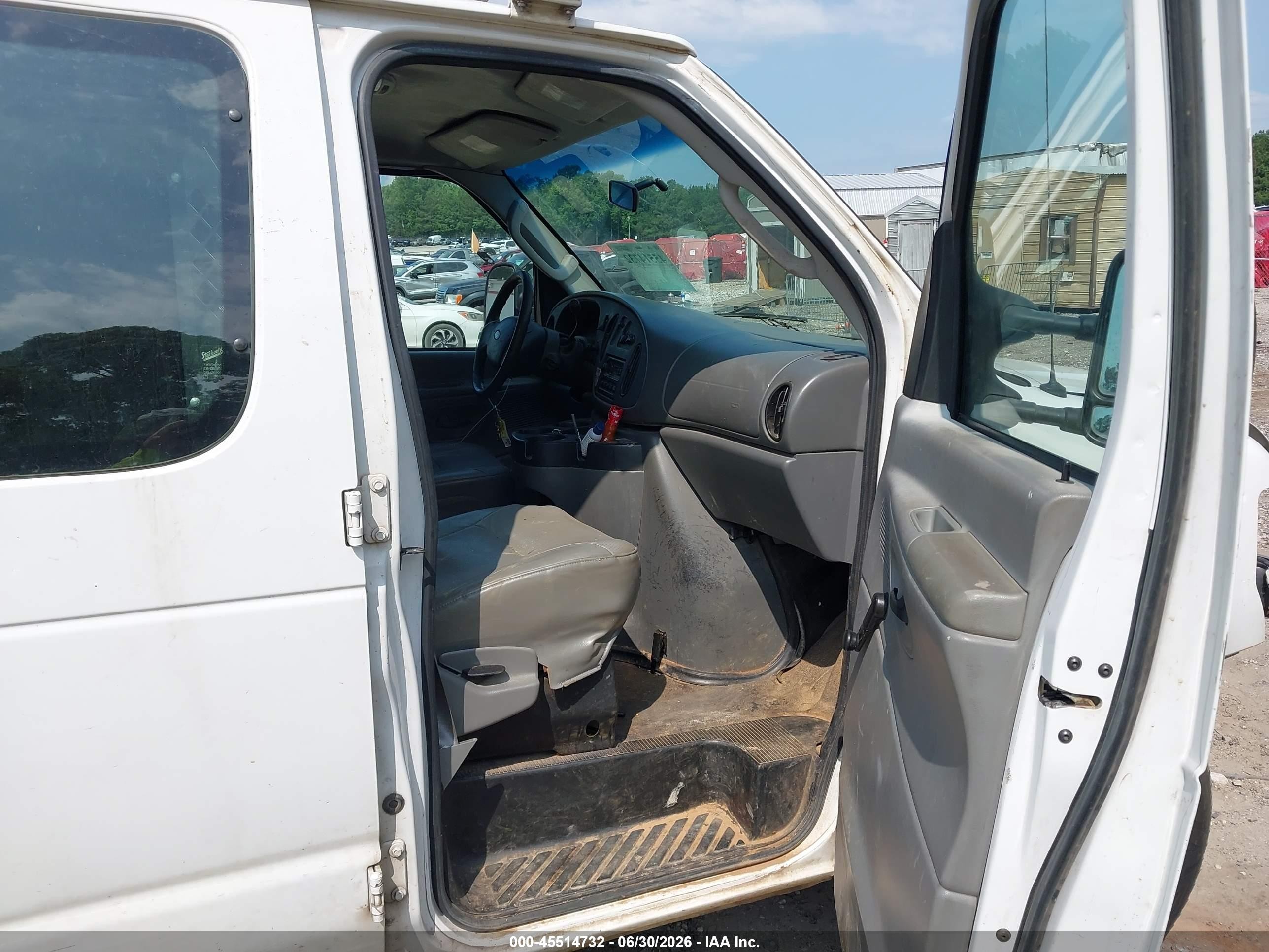 2008 Ford E-350 Super Duty   White vin: 1FTSE34L98DB57921