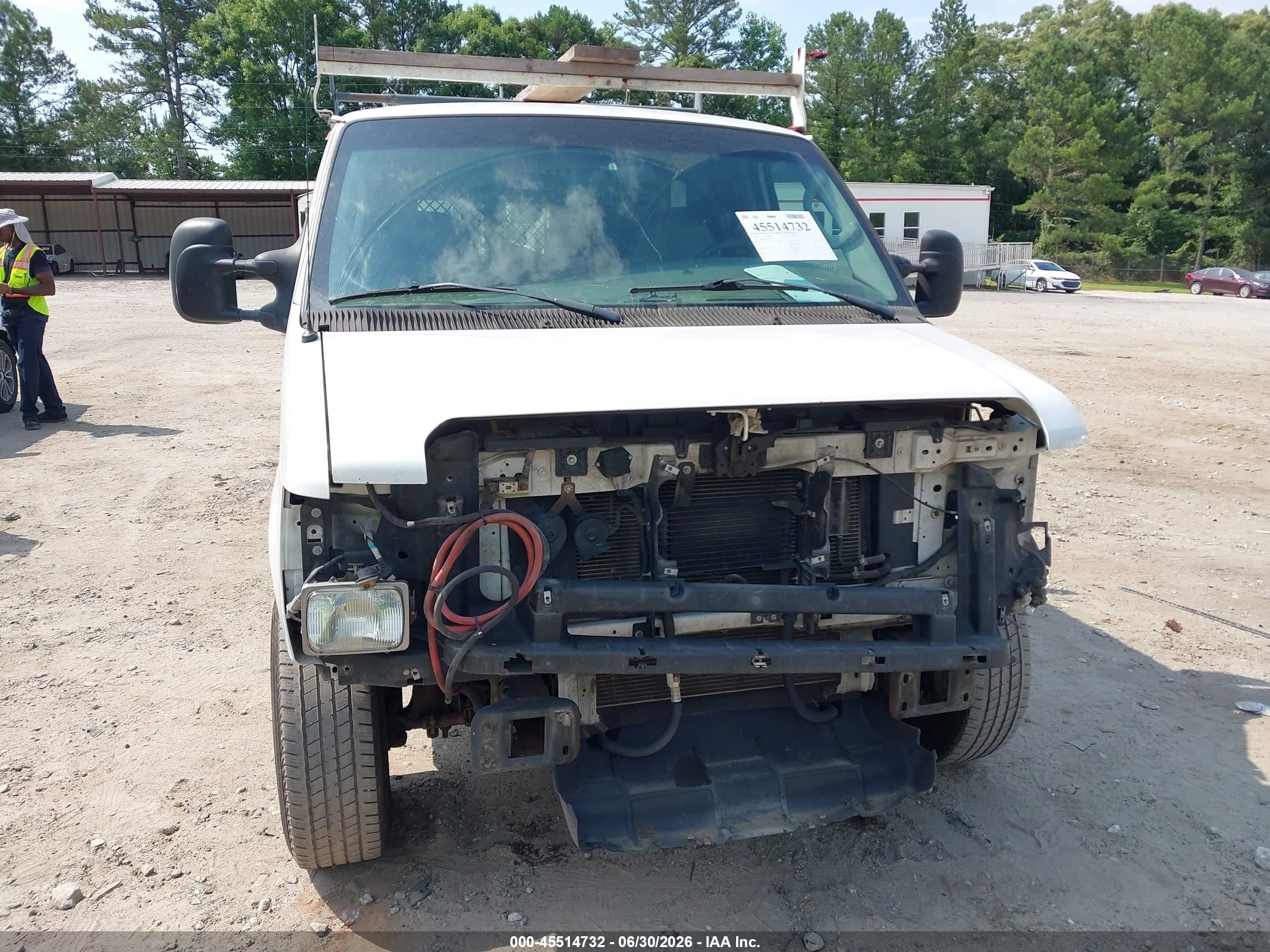 2008 Ford E-350 Super Duty   White vin: 1FTSE34L98DB57921