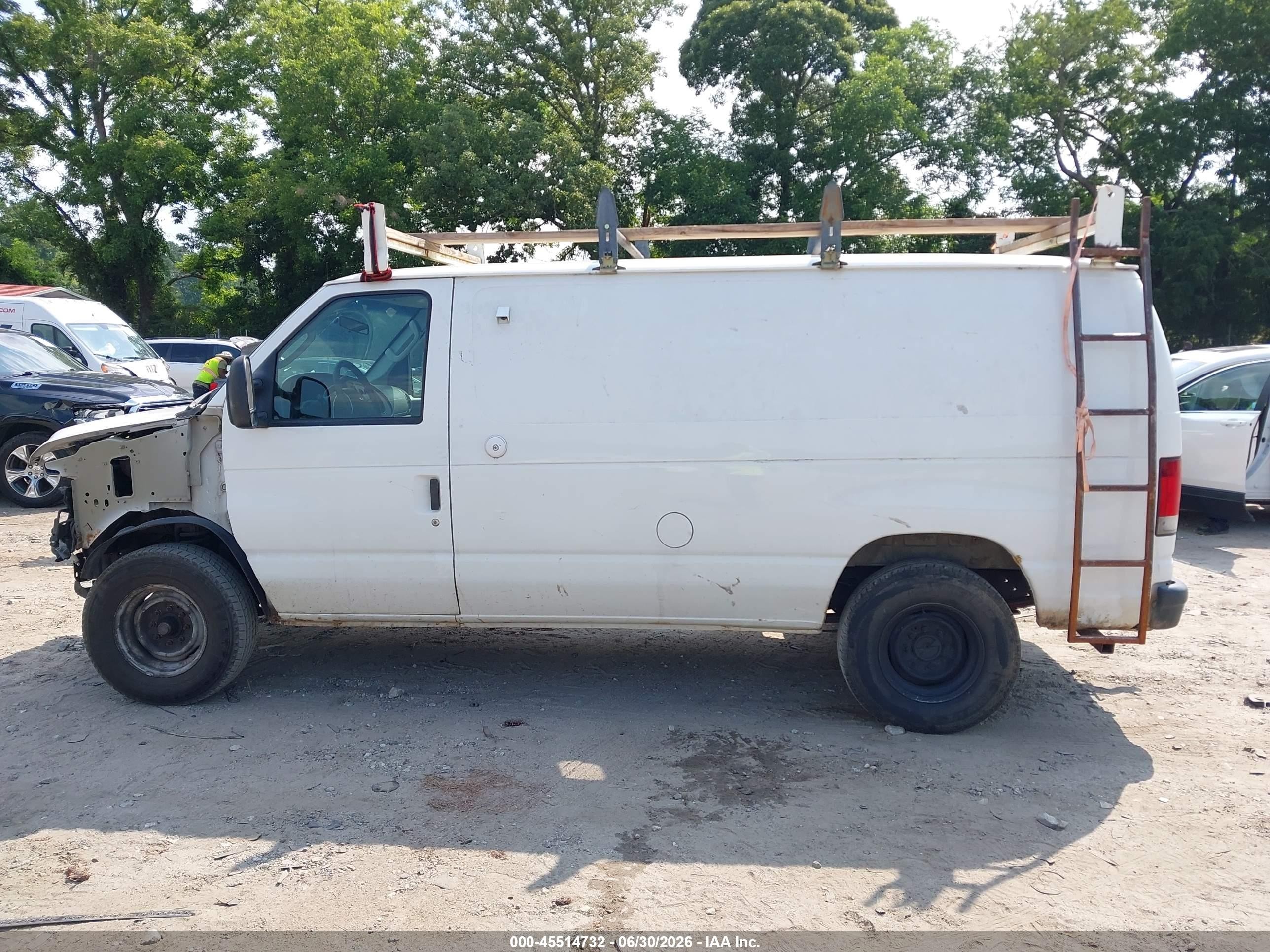 2008 Ford E-350 Super Duty   White vin: 1FTSE34L98DB57921